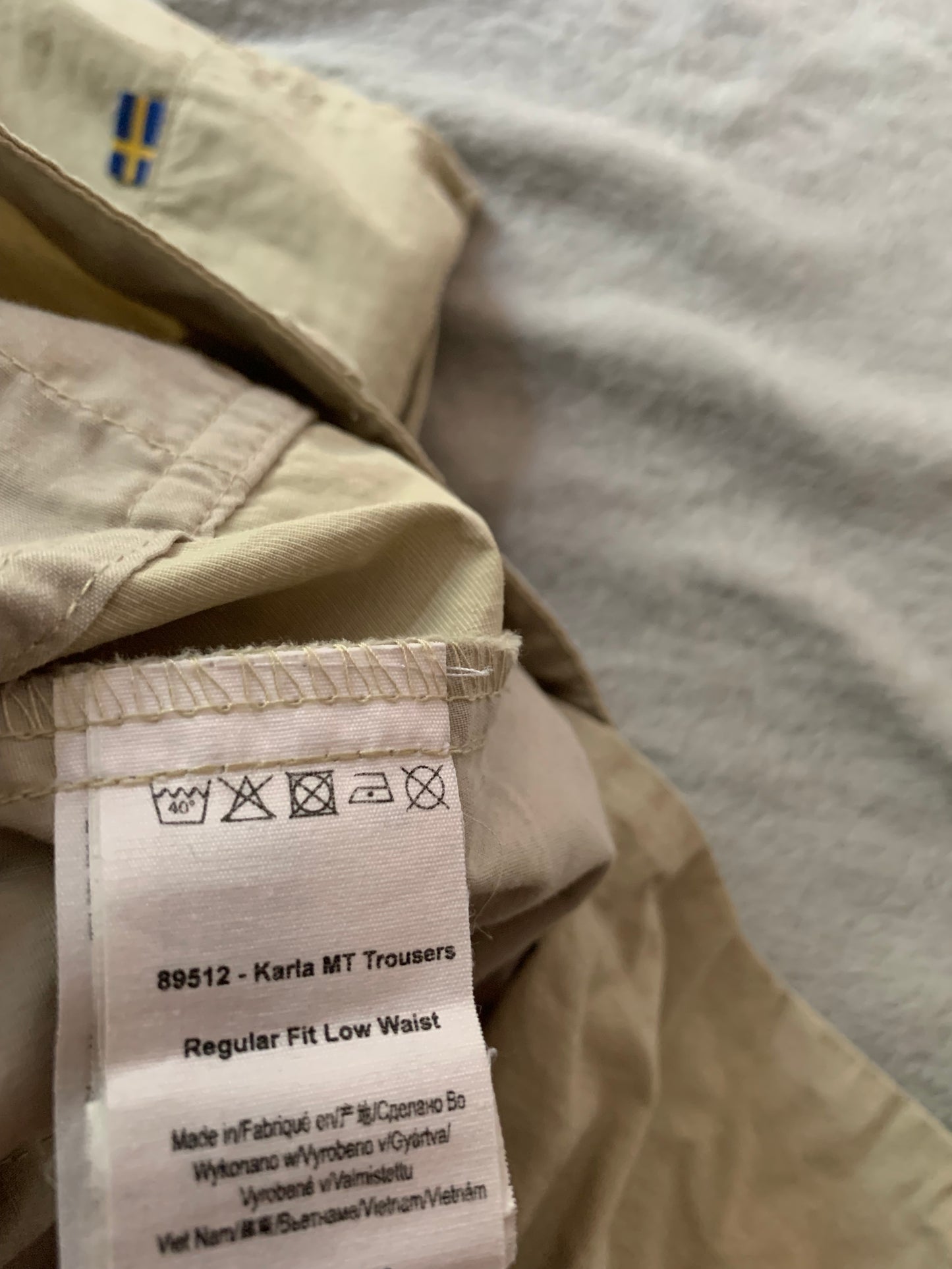 Pantalon de randonnée Fjallraven d’occasion pour femmes. Taille M/L