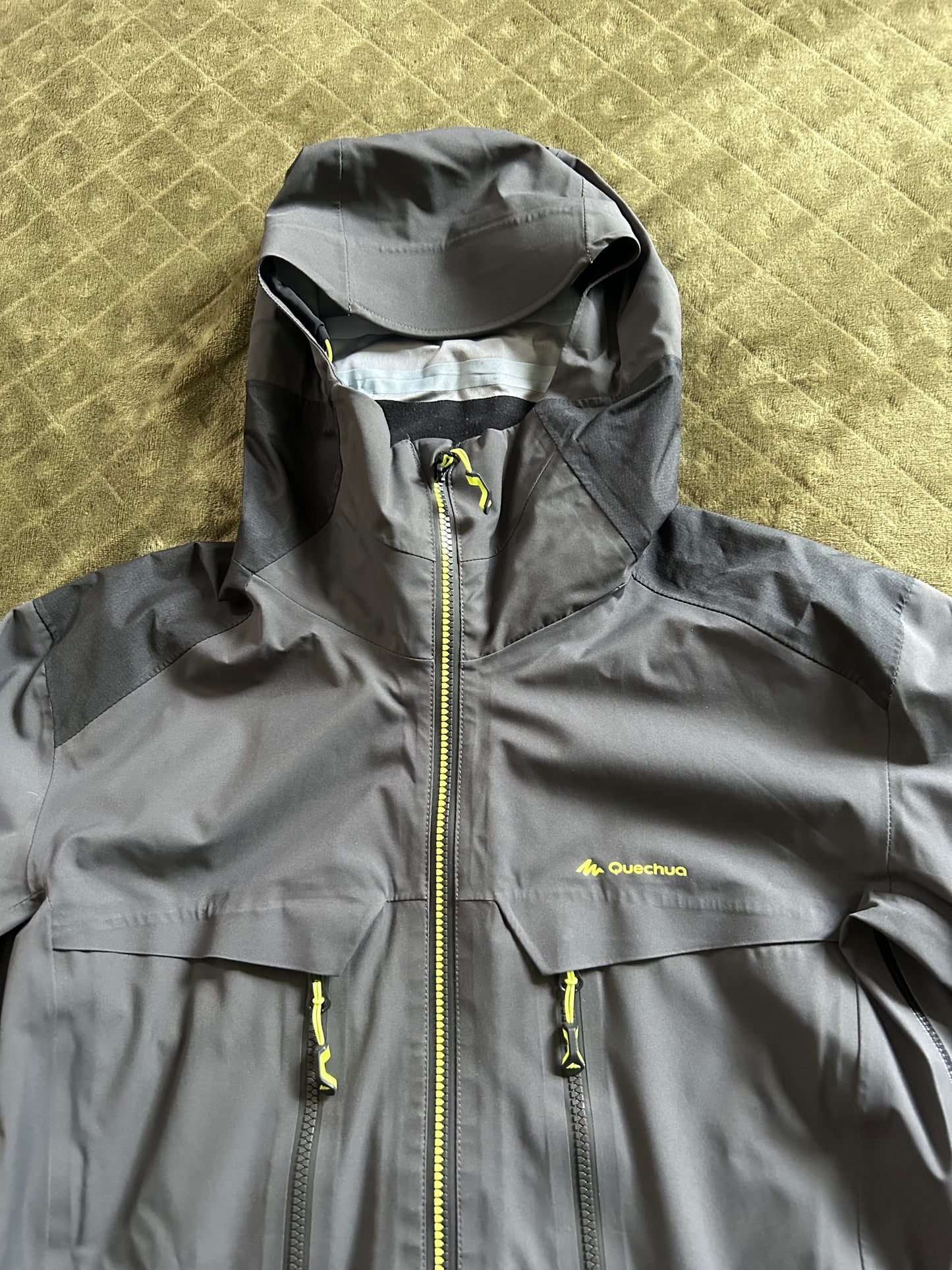 Veste imperméable quechua MH900 d’occasion pour hommes. Taille M