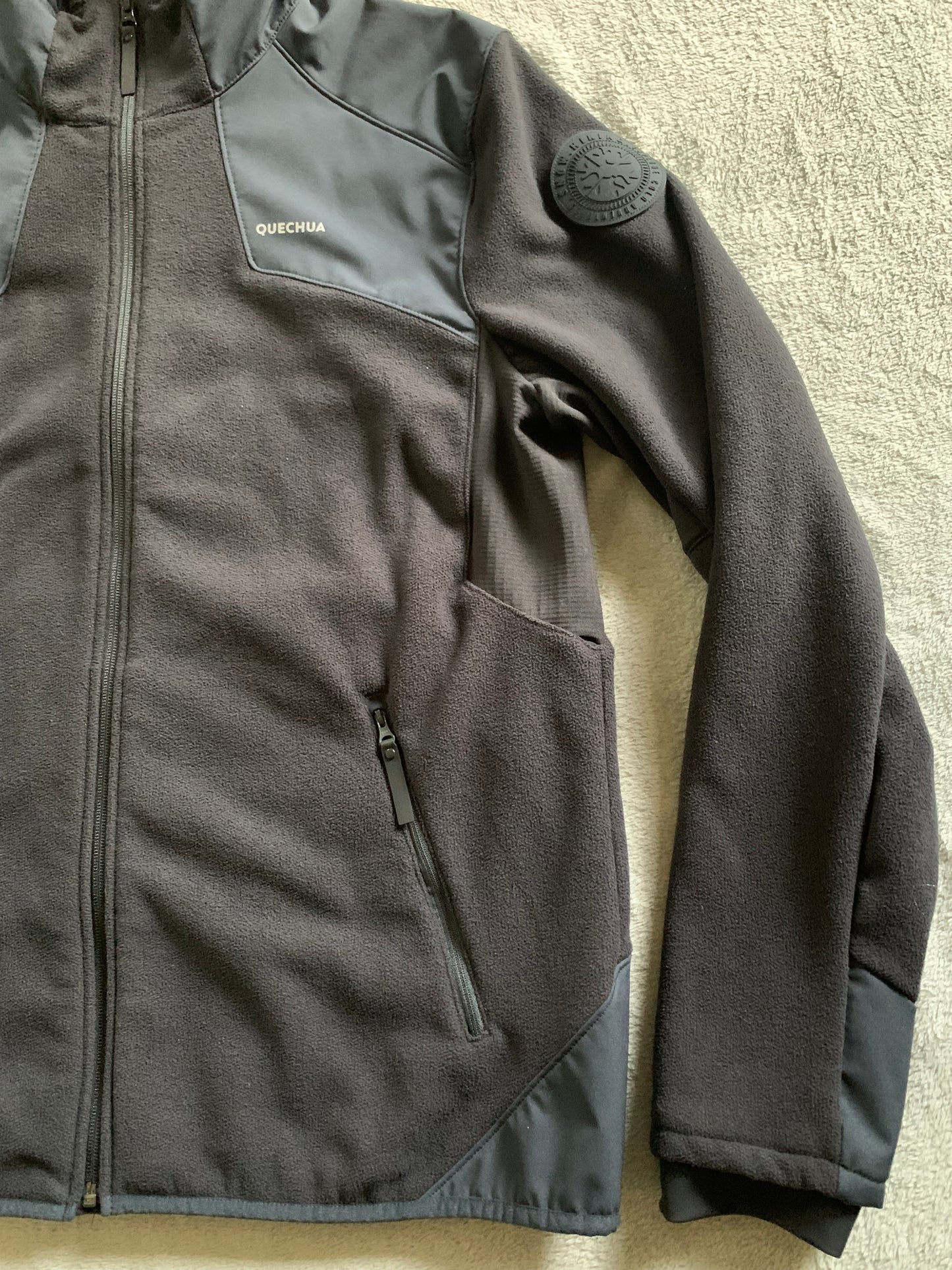 Veste polaire quechua d’occasion pour hommes. Taille XL/XXL.