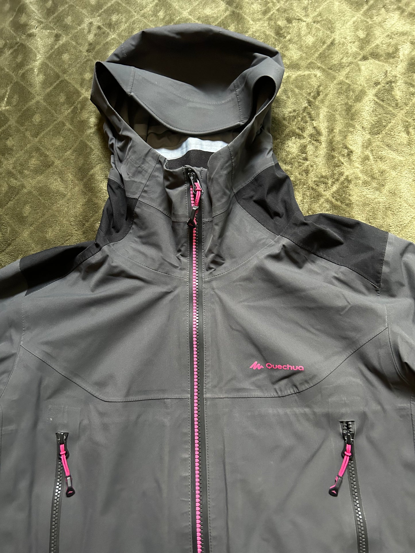 Veste imperméable quechua MH900 d’occasion pour femmes. Taille M