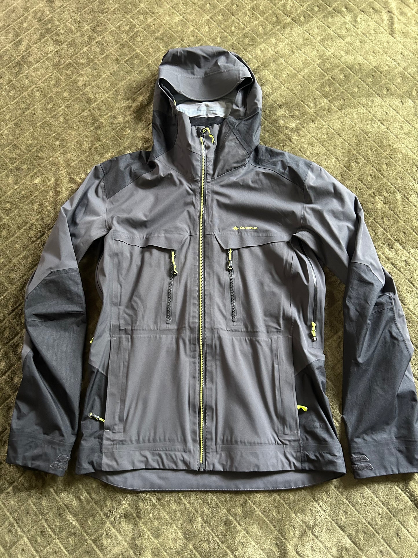 Veste imperméable quechua MH900 d’occasion pour hommes. Taille M