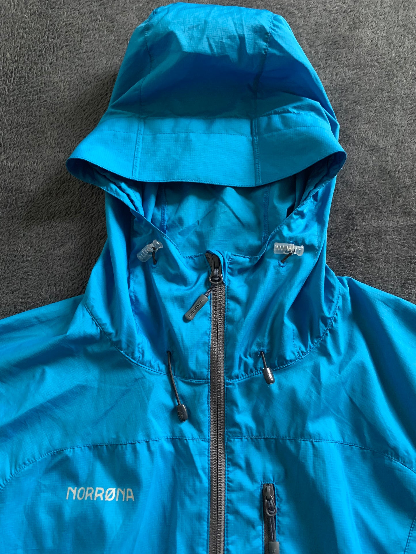 Veste coupe vent Norrona d’occasion pour hommes. Taille S.