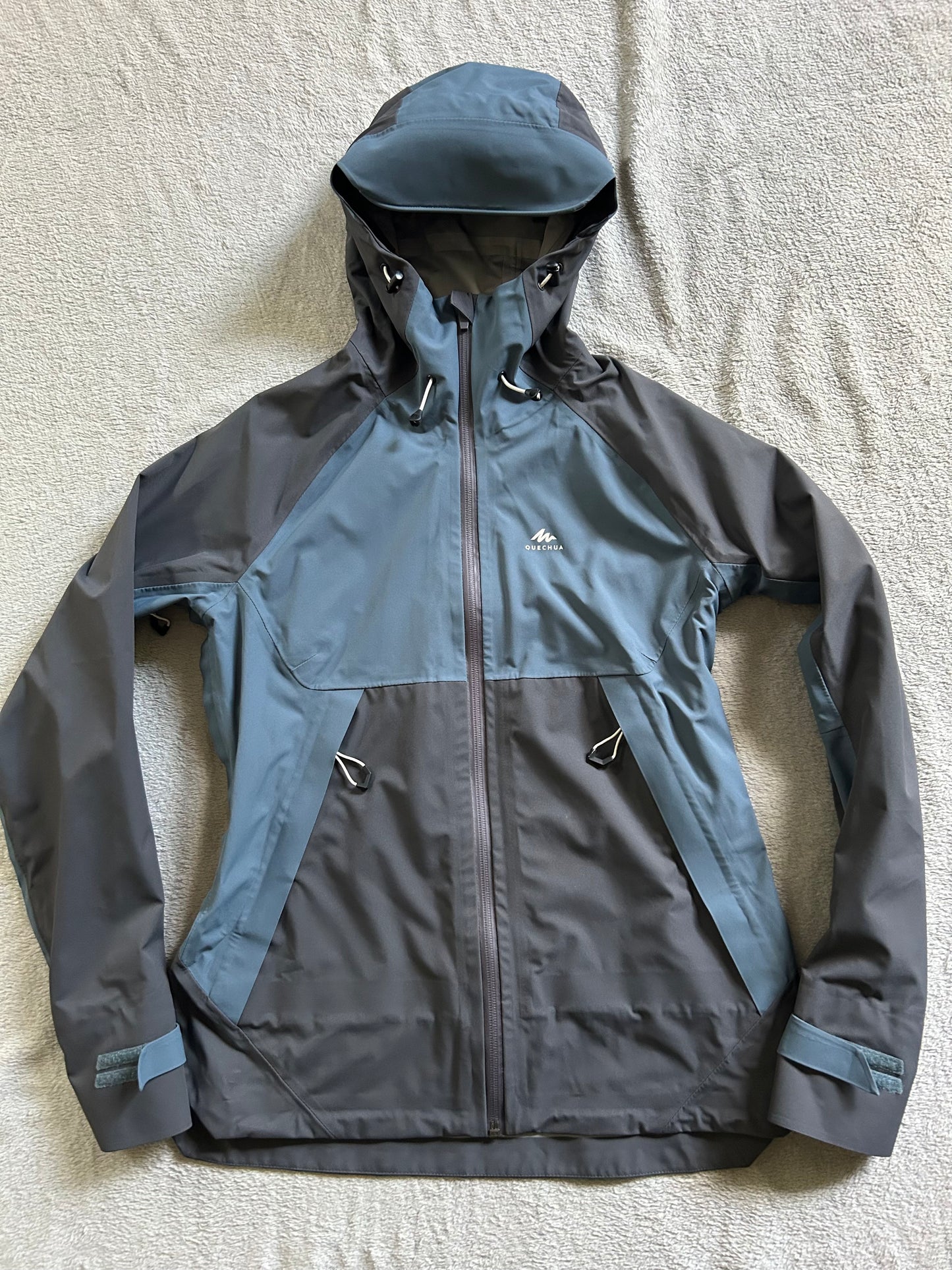 Veste imperméable quechua d’occasion pour femmes. Taille S