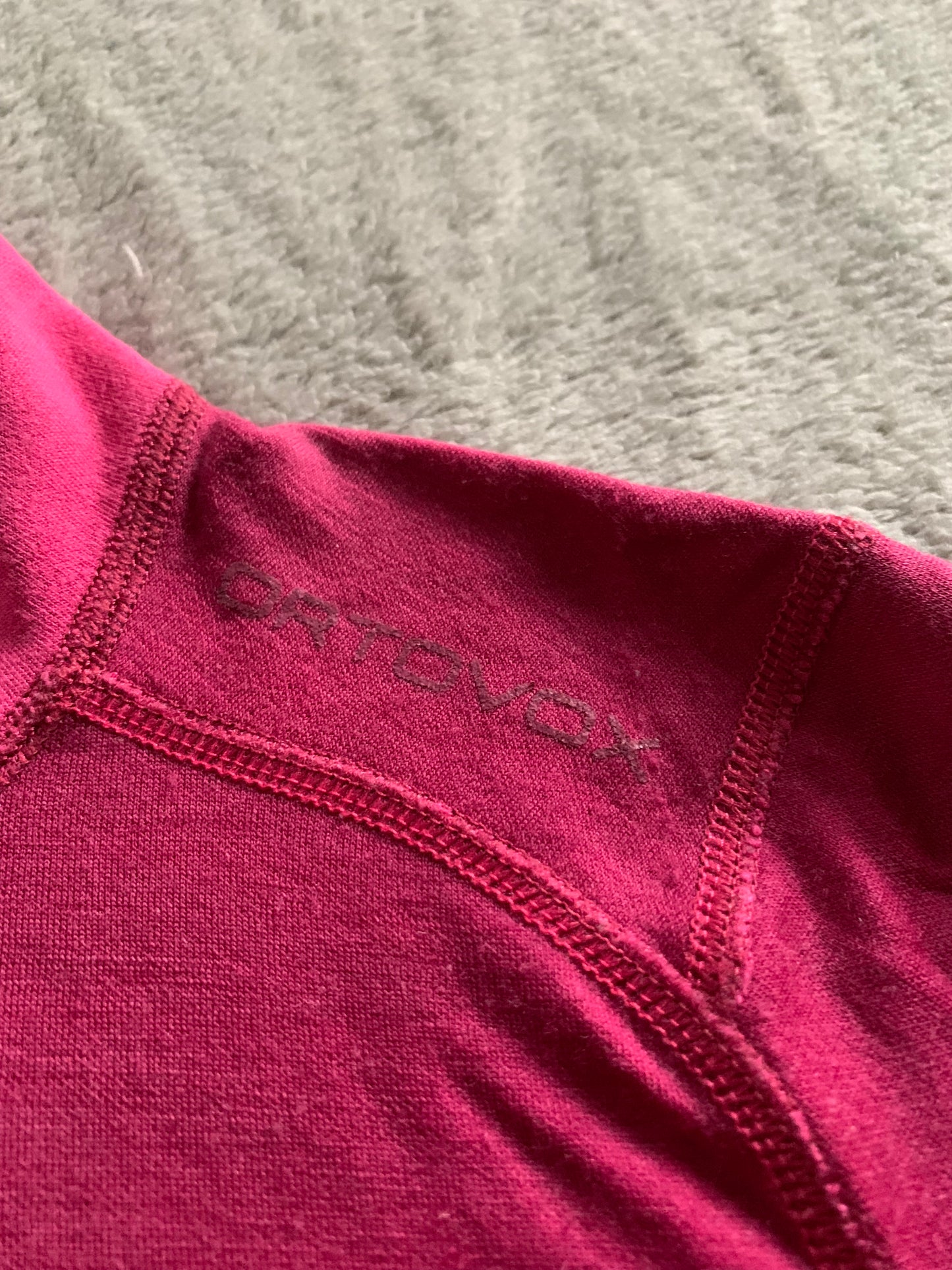 Haut thermique ortovox d’occasion pour femmes. Taille xs.