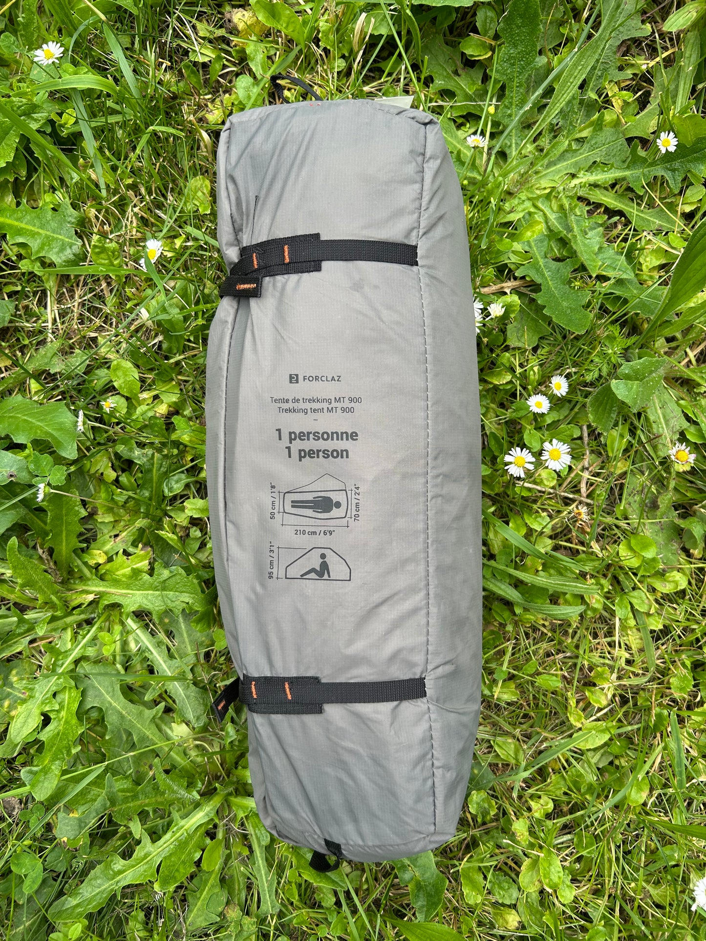 Location toile de tente de bivouac forclaz MT900 1 personne. 1300 grammes. ( 20 euros / week-end ).