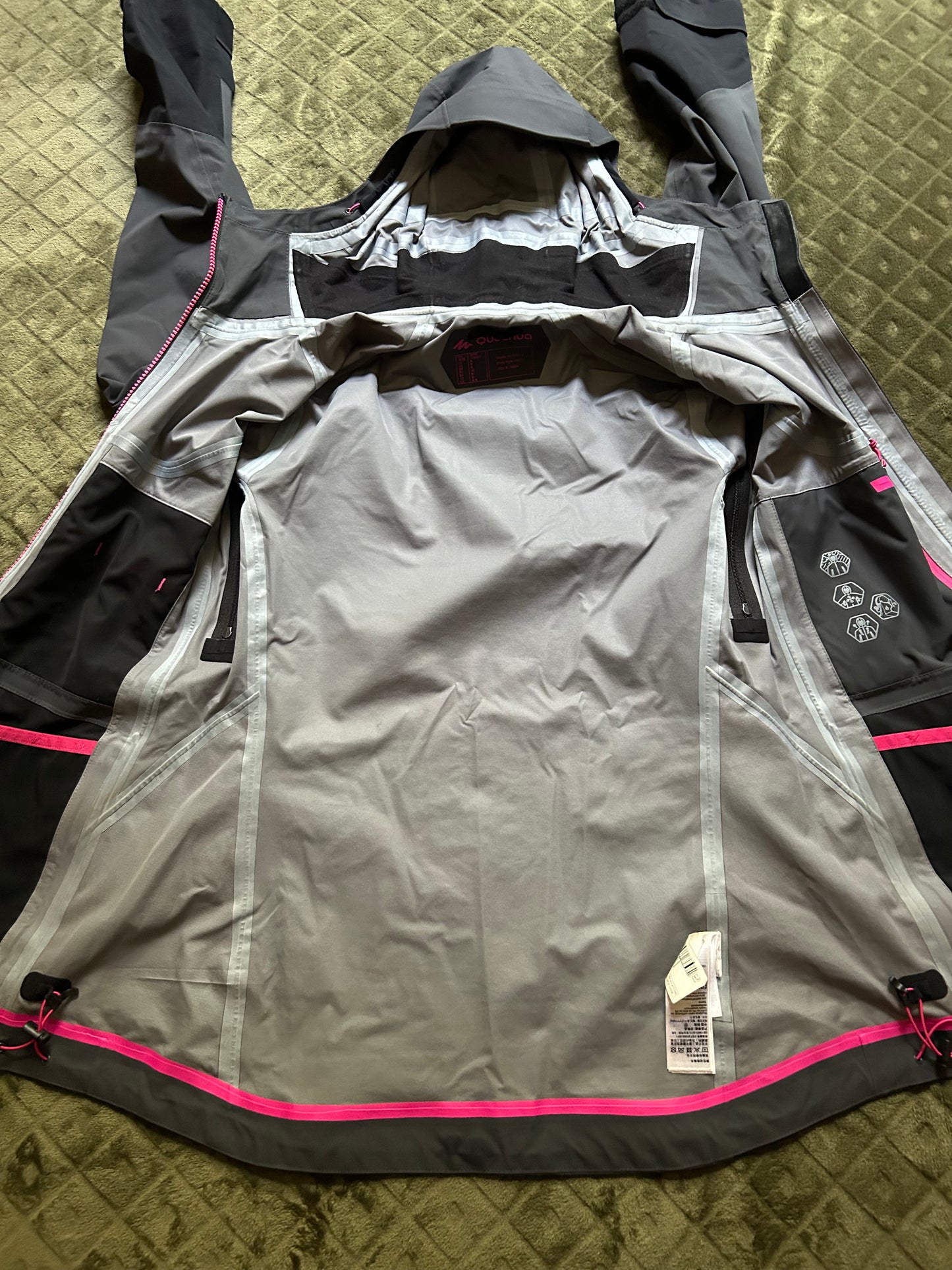 Veste imperméable quechua MH900 d’occasion pour femmes. Taille M