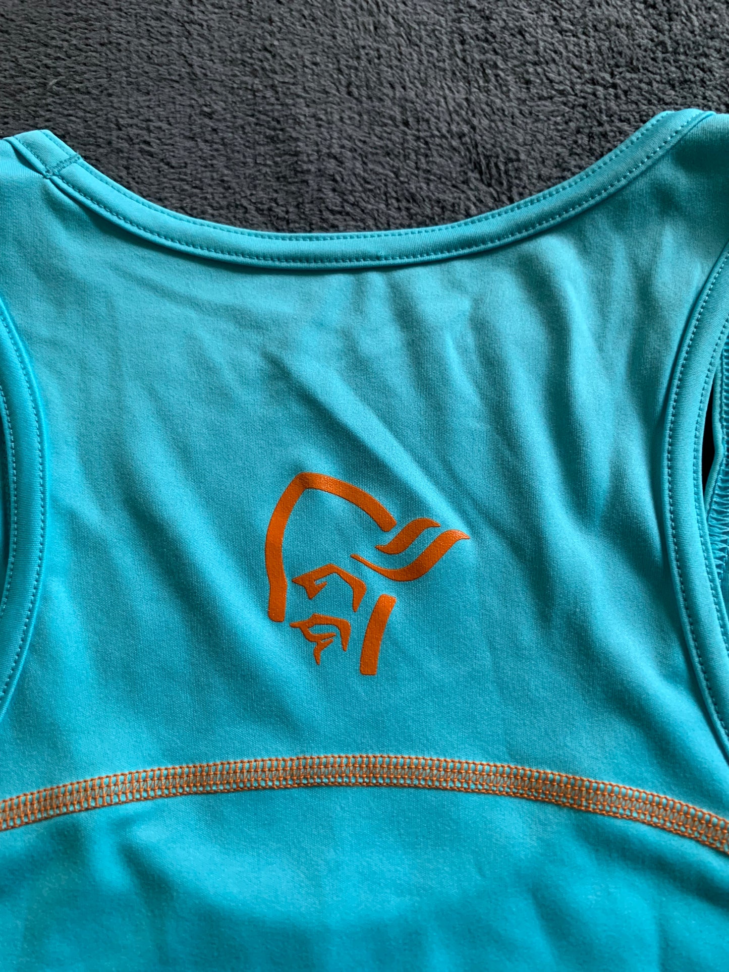 Débardeur Norrona d’occasion pour femmes. Taille XS/S.