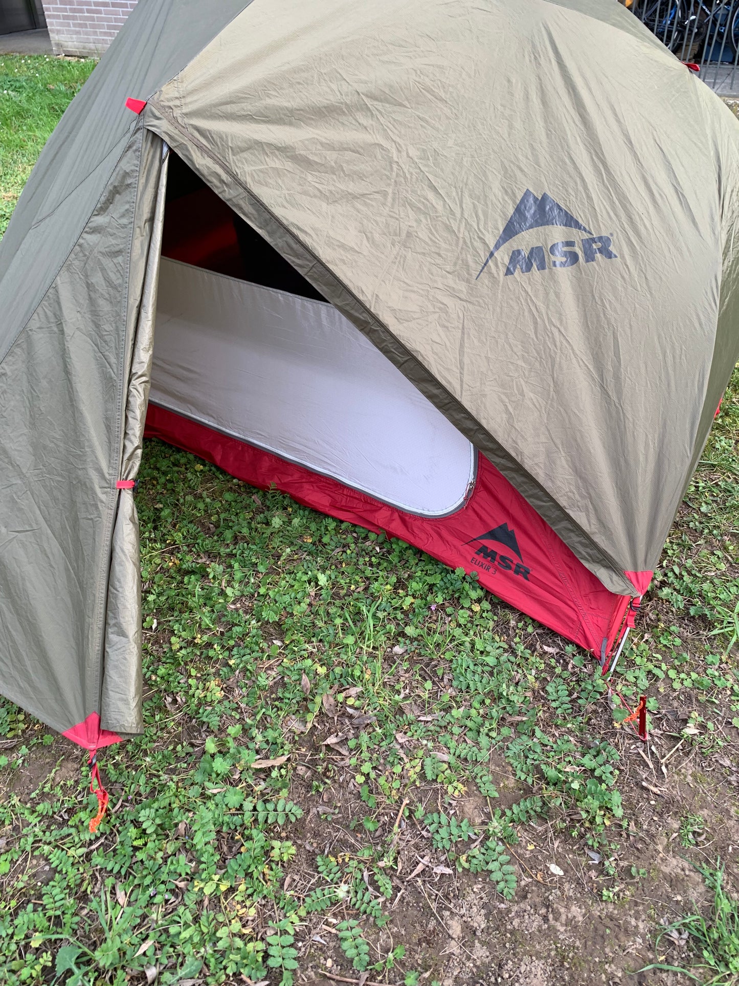 Location toile de tente de bivouac MSR Elixir 3 personnes. ( 30 euros / week-end ).
