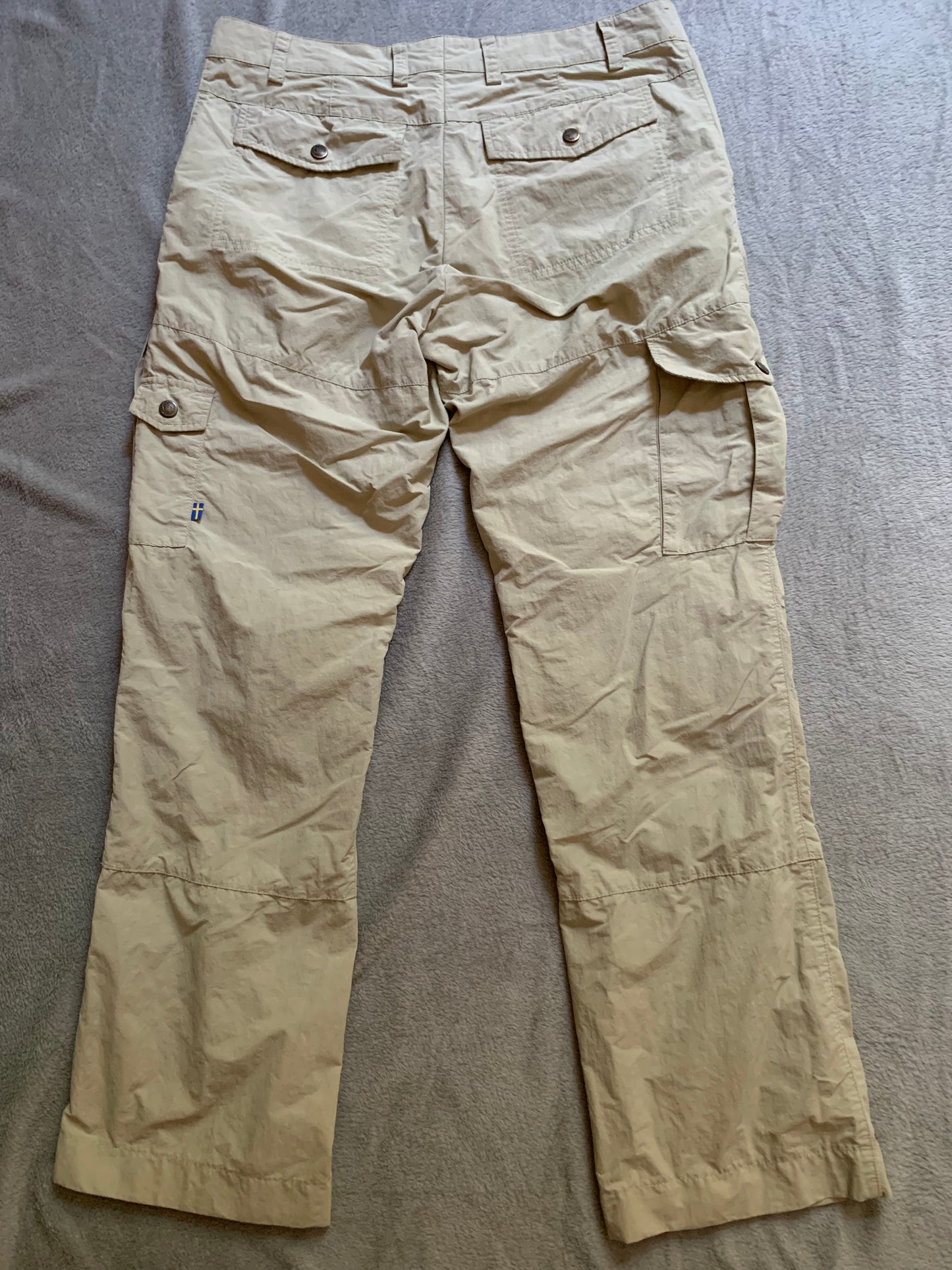 Pantalon de randonnée Fjallraven d’occasion pour femmes. Taille M/L