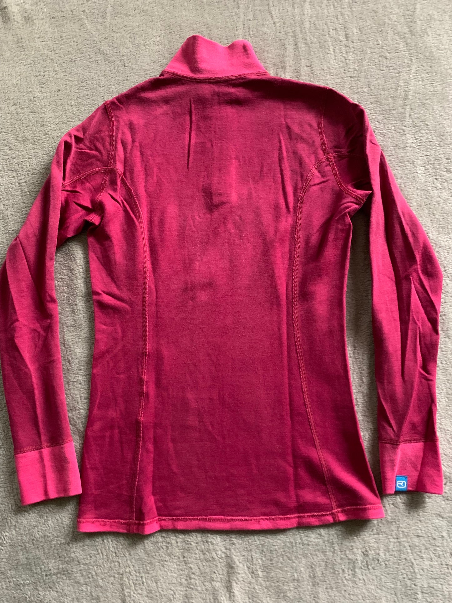 Haut thermique ortovox d’occasion pour femmes. Taille xs.