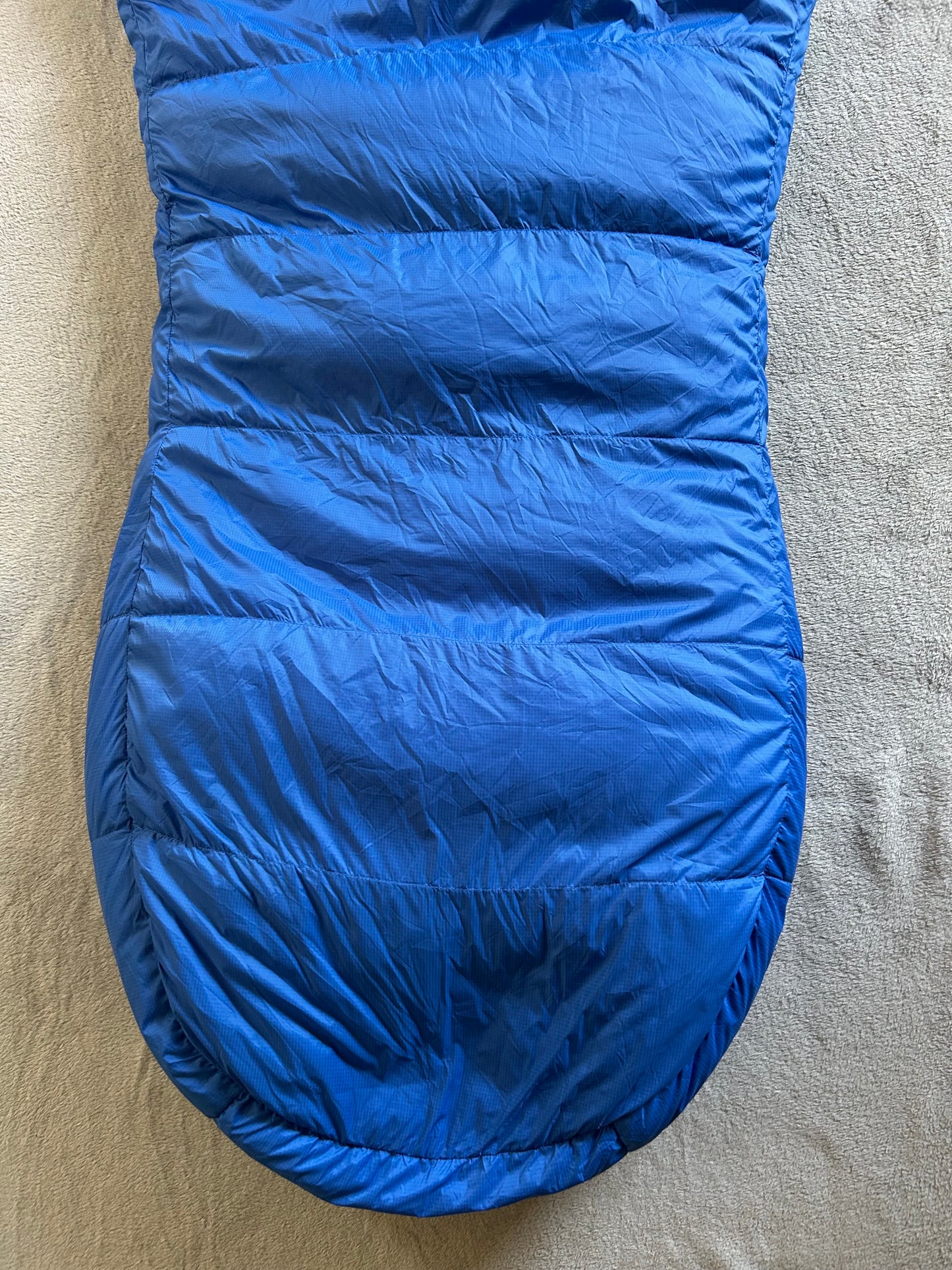 Location sac de couchage Simond Makalu light en plumes. Taille M. ( 20 euros / week-end ).