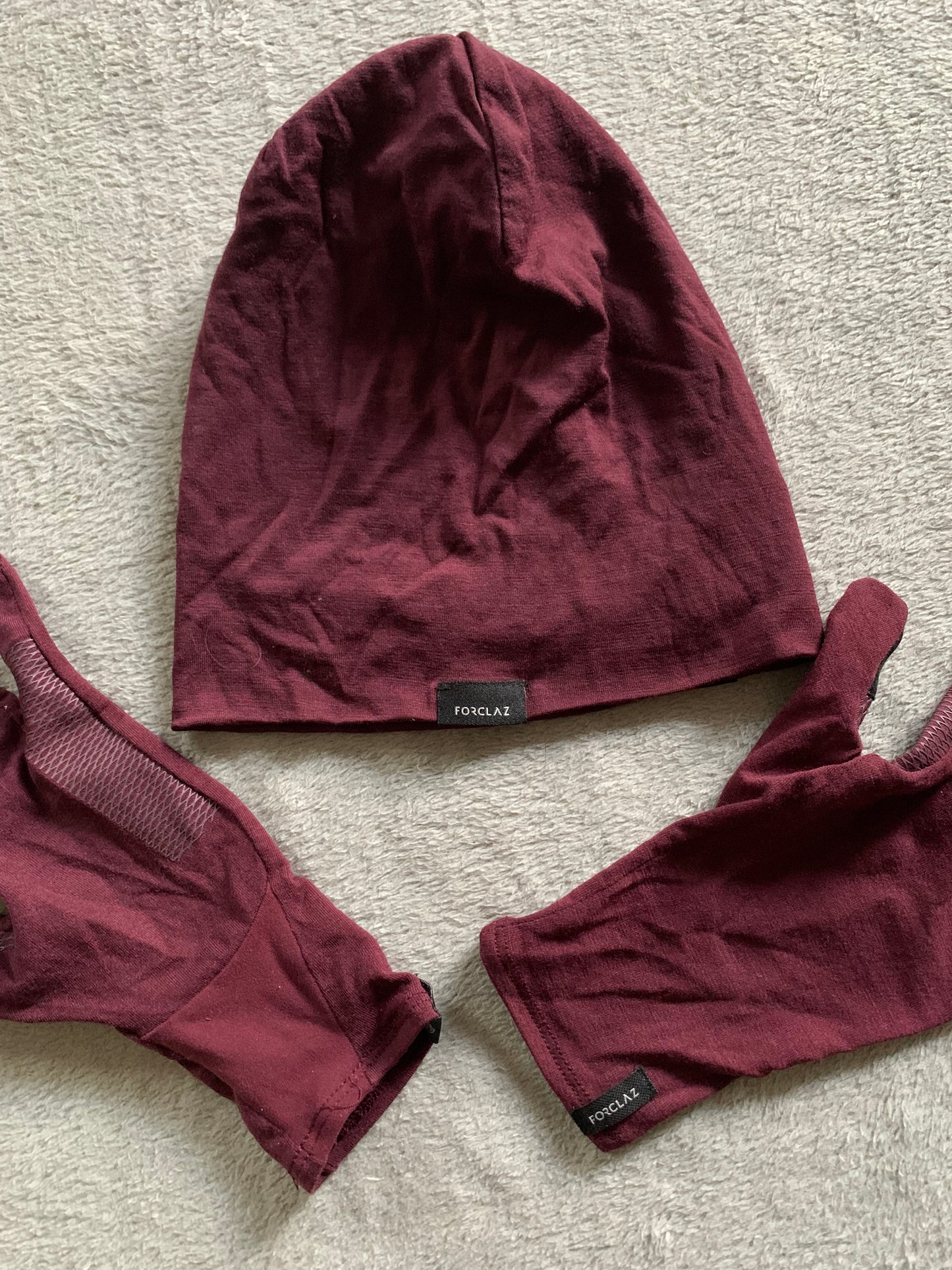 Bonnet et gants forclaz d’occasion en laine de mérinos pour femmes.