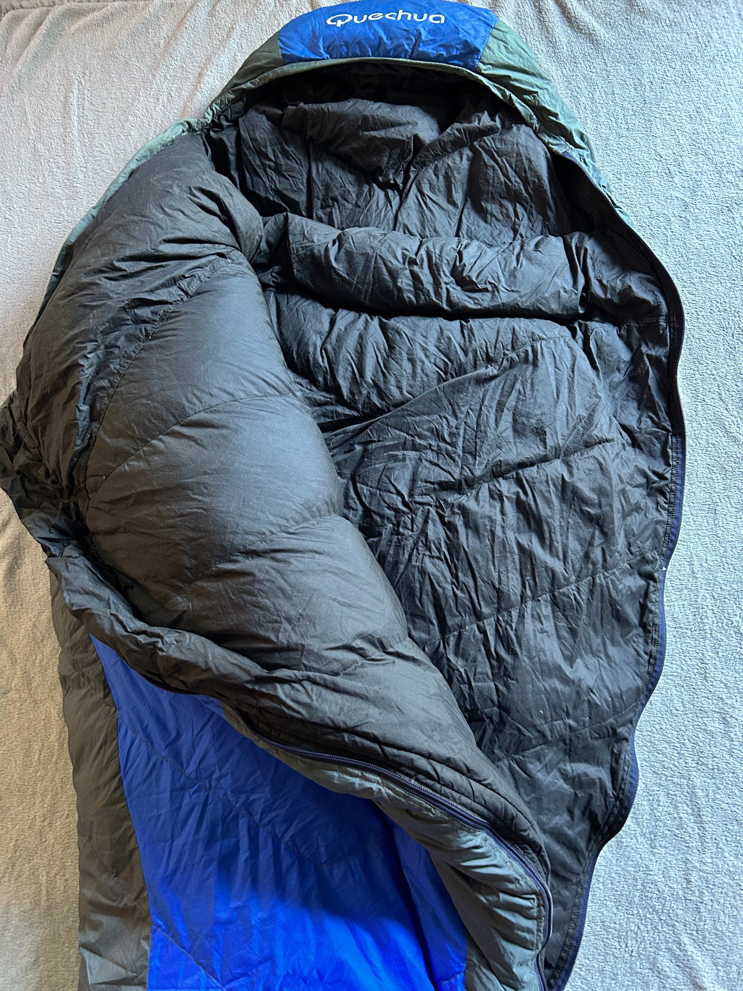 Location sac de couchage quechua en plumes -6 degrés. Taille L ( 20 euros / week-end ).