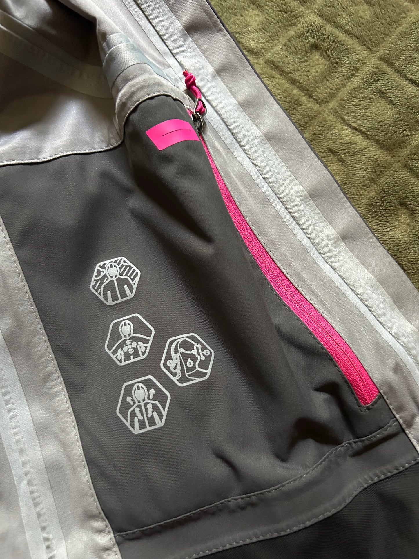 Veste imperméable quechua MH900 d’occasion pour femmes. Taille M