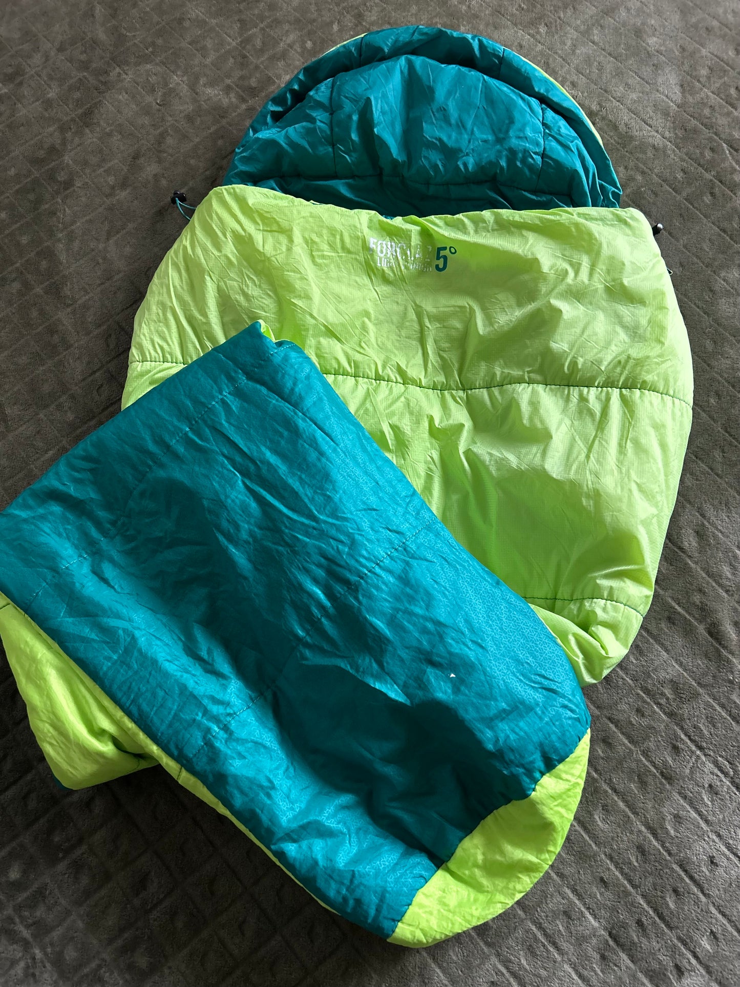 Sac de couchage forclaz d’occasion. 5 degrés. 160 cm.
