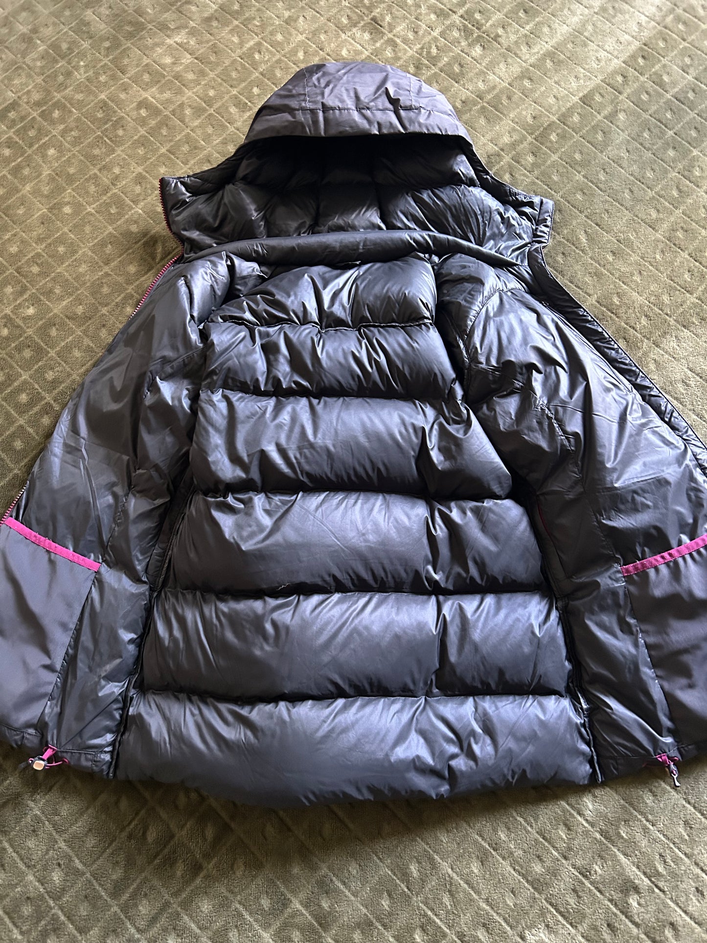 Doudoune forclaz MT900 d’occasion en plumes pour femmes. Taille XS