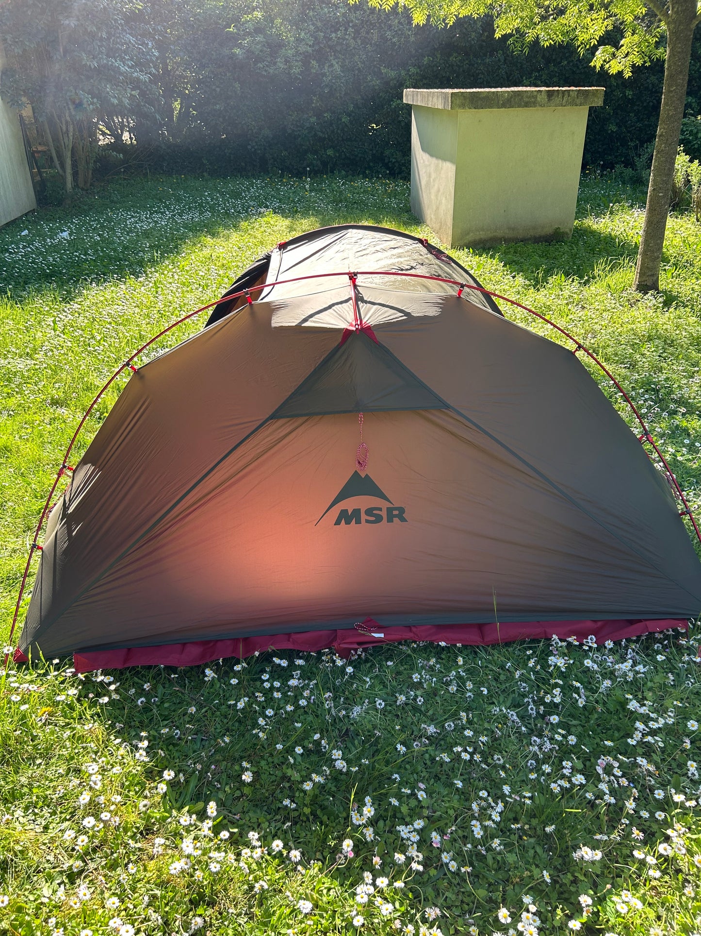 Location tente MSR HUBBA Tour 1 personne . Tarifs: 30 euros / week-end et 50 euros la semaine.