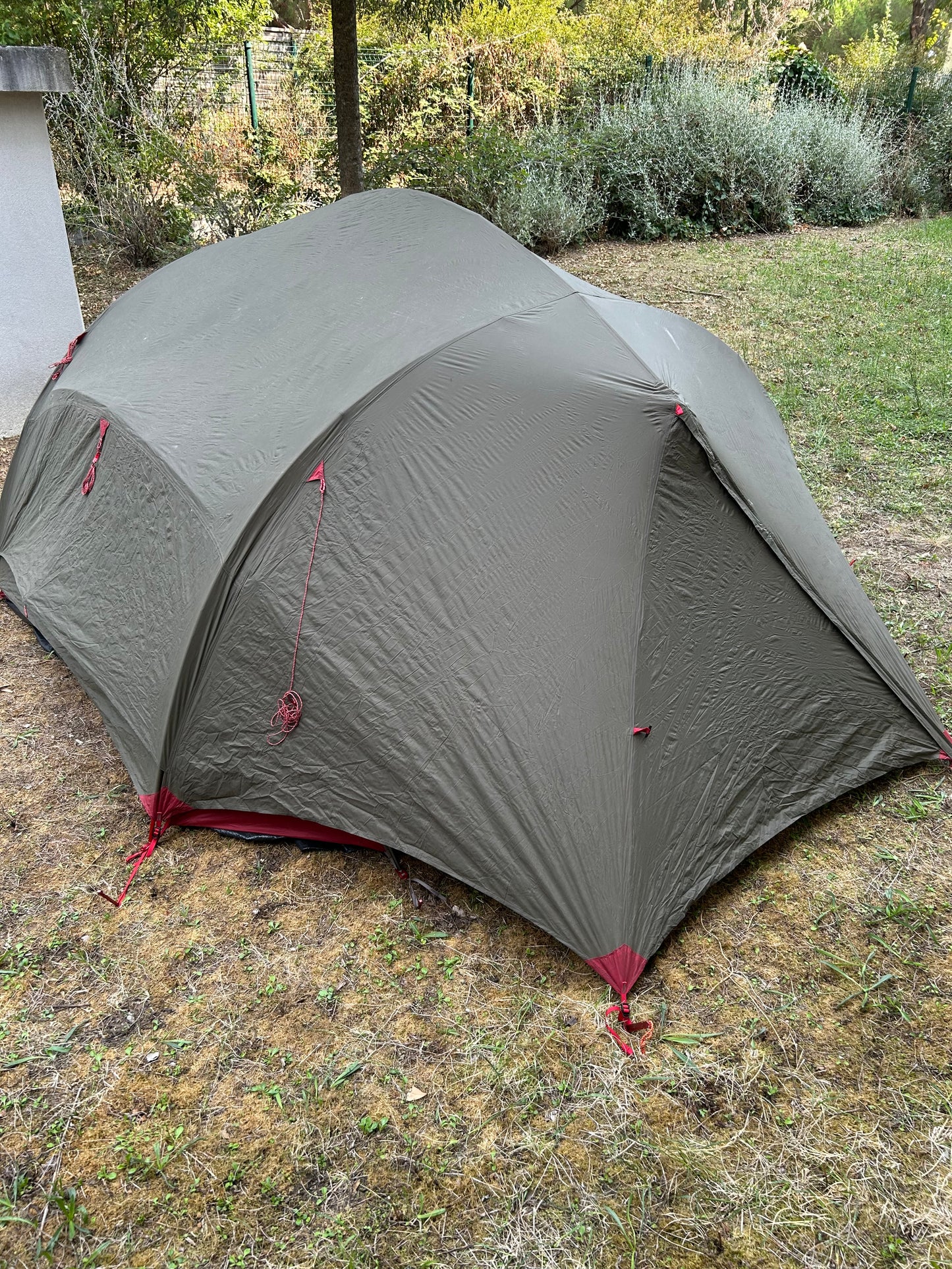 Location toile de tente MSR papa hubba nx 4 places. ( 40 euros / week-end ).