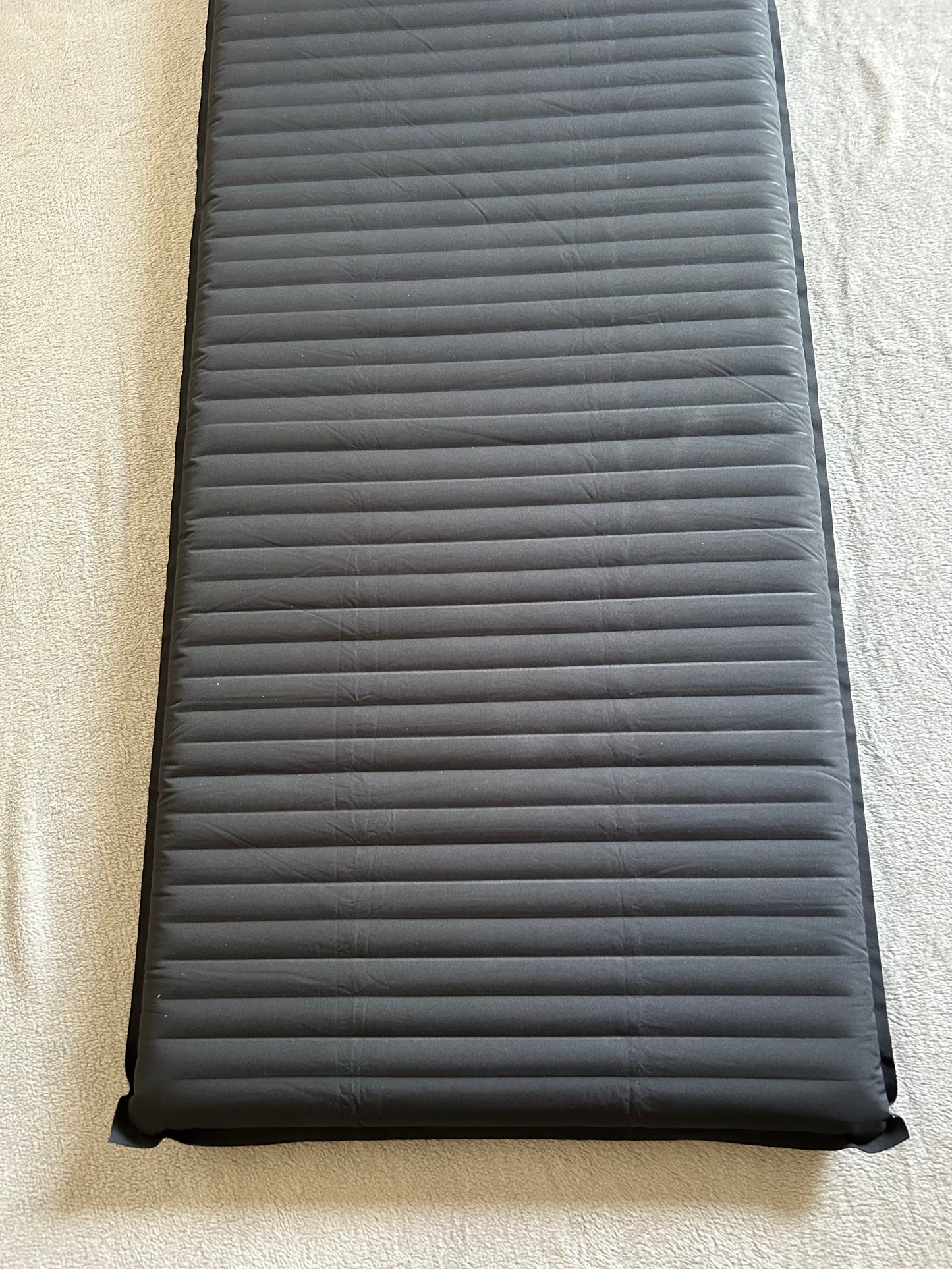 Location matelas gonflable Thermarest neoair Venture. R value 2,2. ( 15 euros / week-end ).