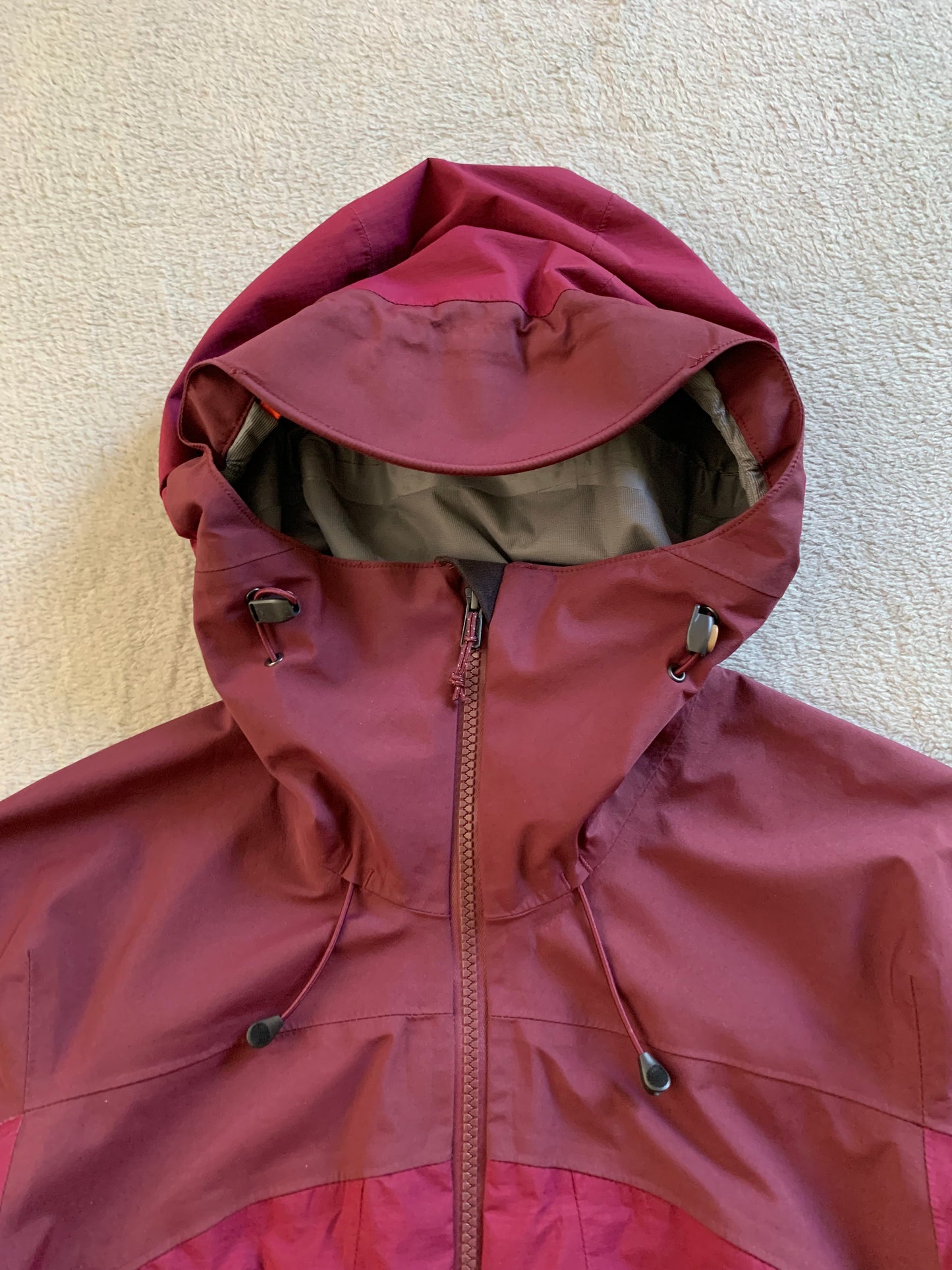 Imperméable forclaz d’occasion pour femmes. Taille S/M