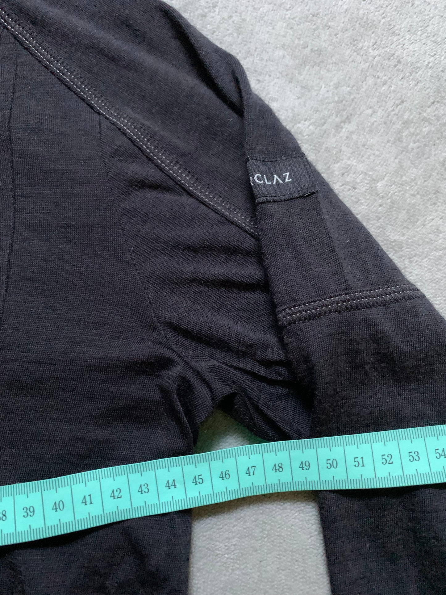 Haut à manches longues forclaz d’occasion en laine de merino pour femmes.Taille L.