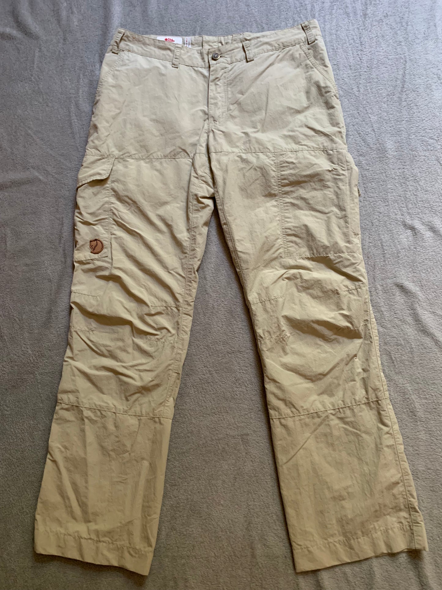 Pantalon de randonnée Fjallraven d’occasion pour femmes. Taille M/L