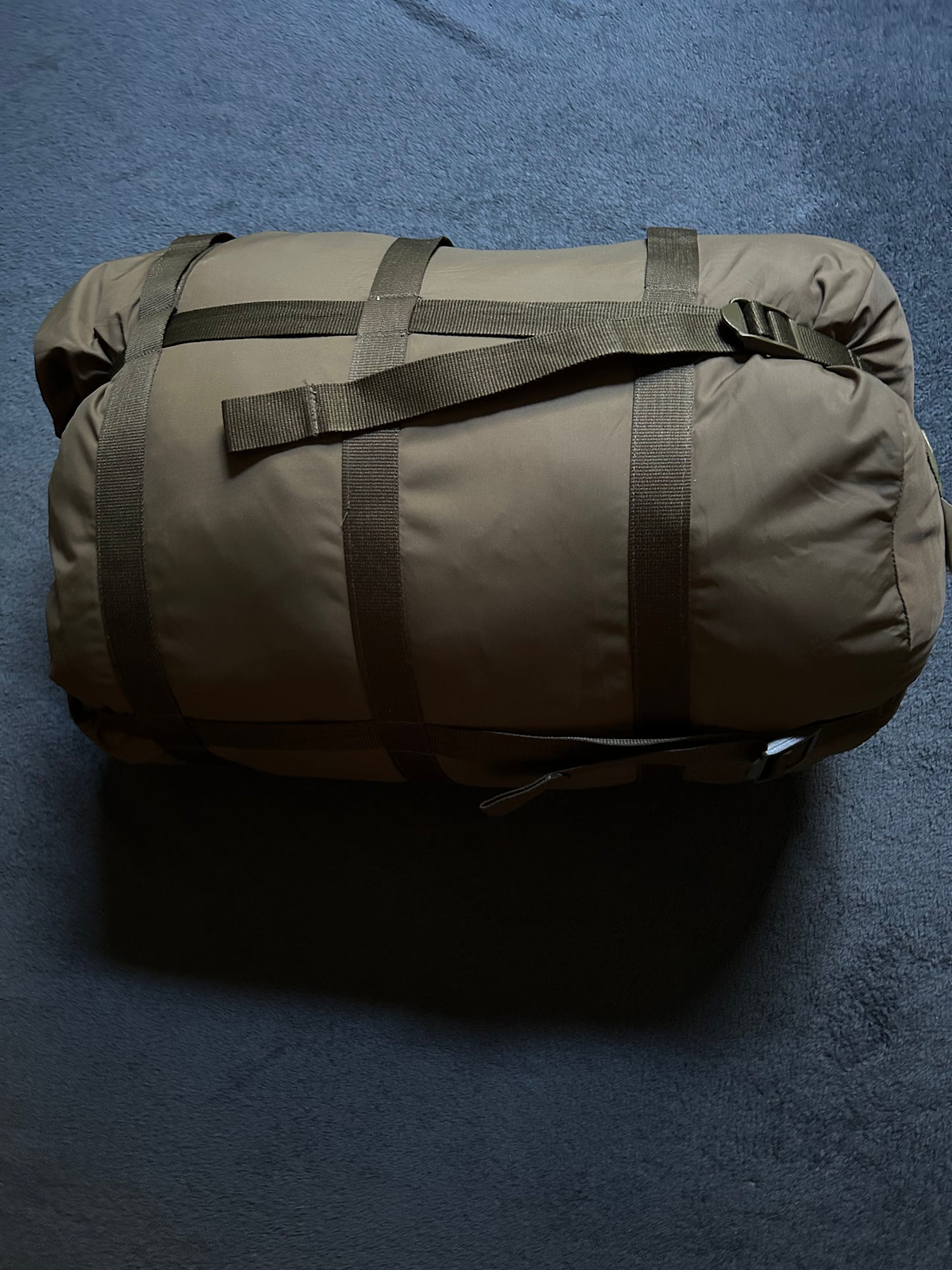 Location sac de couchage Carinthia defence 4. Taille 200. 20 euros / week-end et 35 euros la semaine.