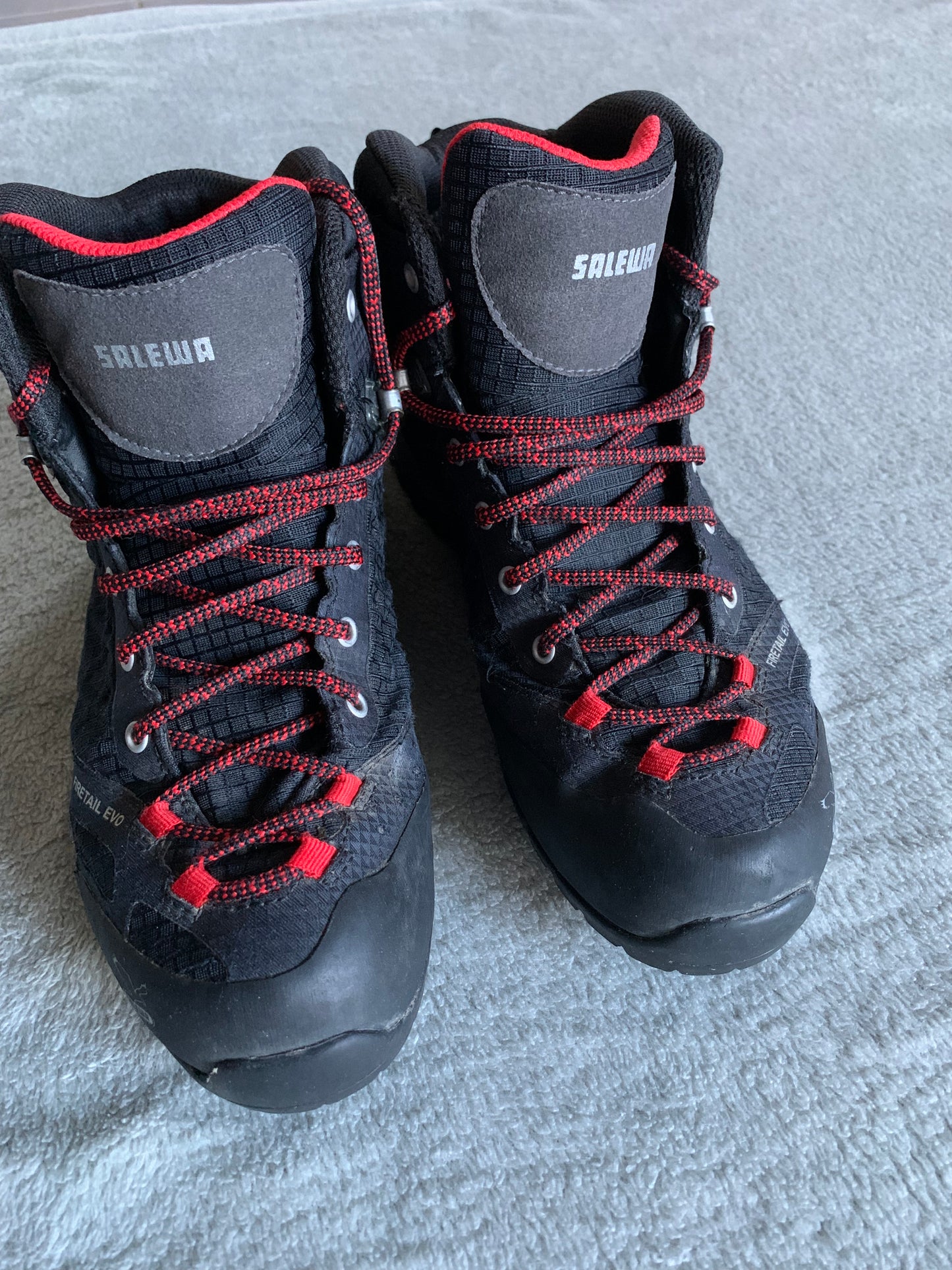 Chaussures de randonnée salewa gore tex d’occasion pour femmes. Taille 39
