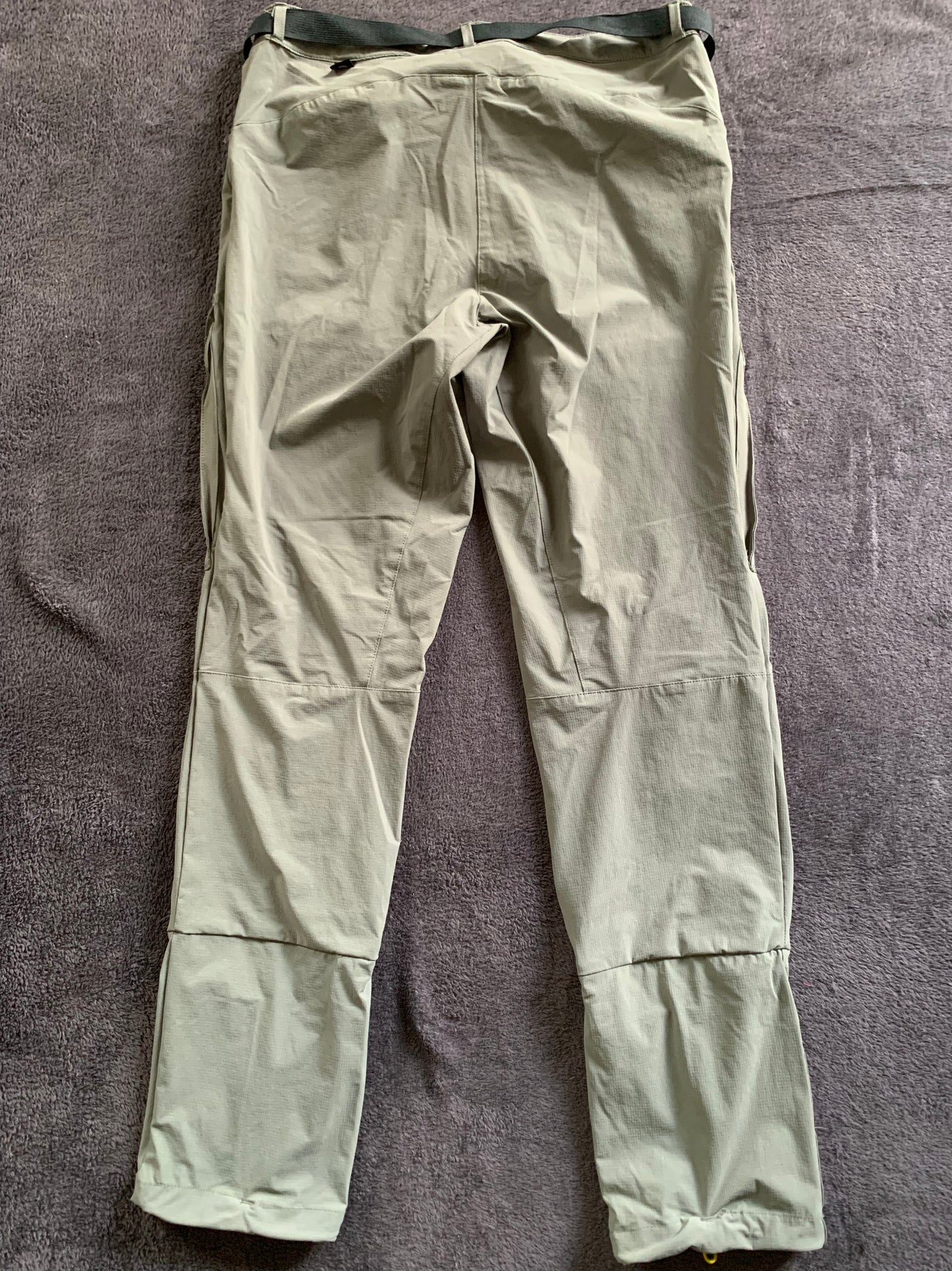 Pantalon de randonnée forclaz d’occasion pour femmes. Taille M/L