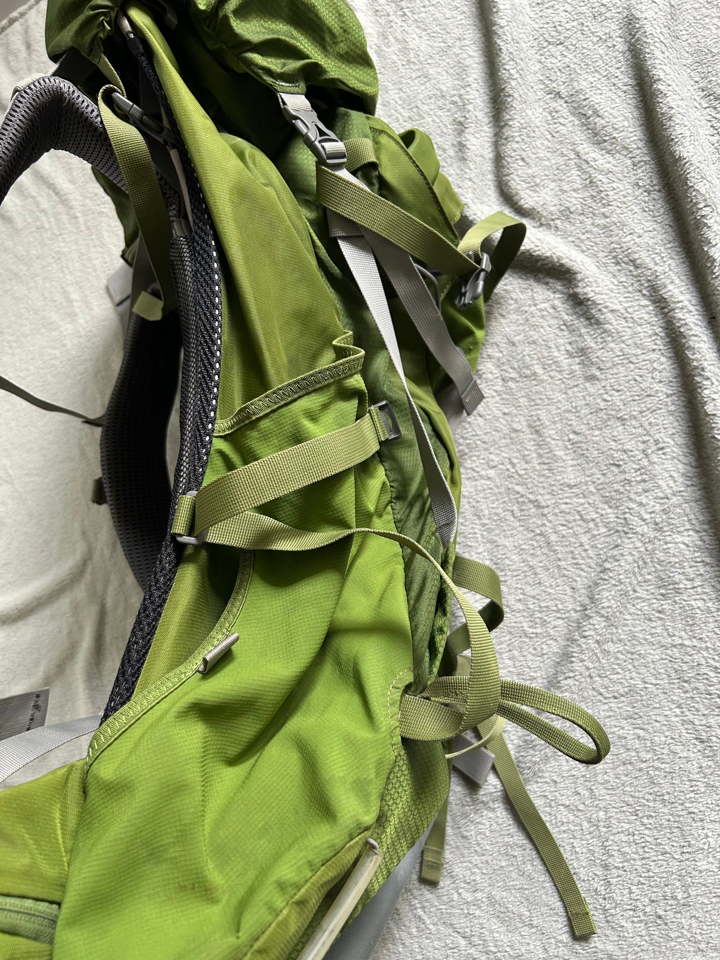 Location sac à dos Osprey Aether 60 litres pour hommes.Taille L. ( 15 euros / week-end ).