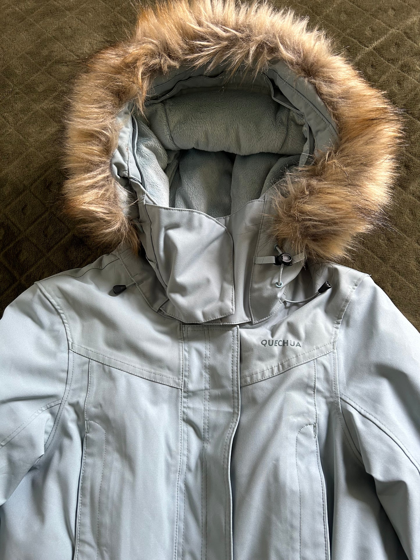 Parka quechua grand froid d’occasion pour femmes. Taille XS