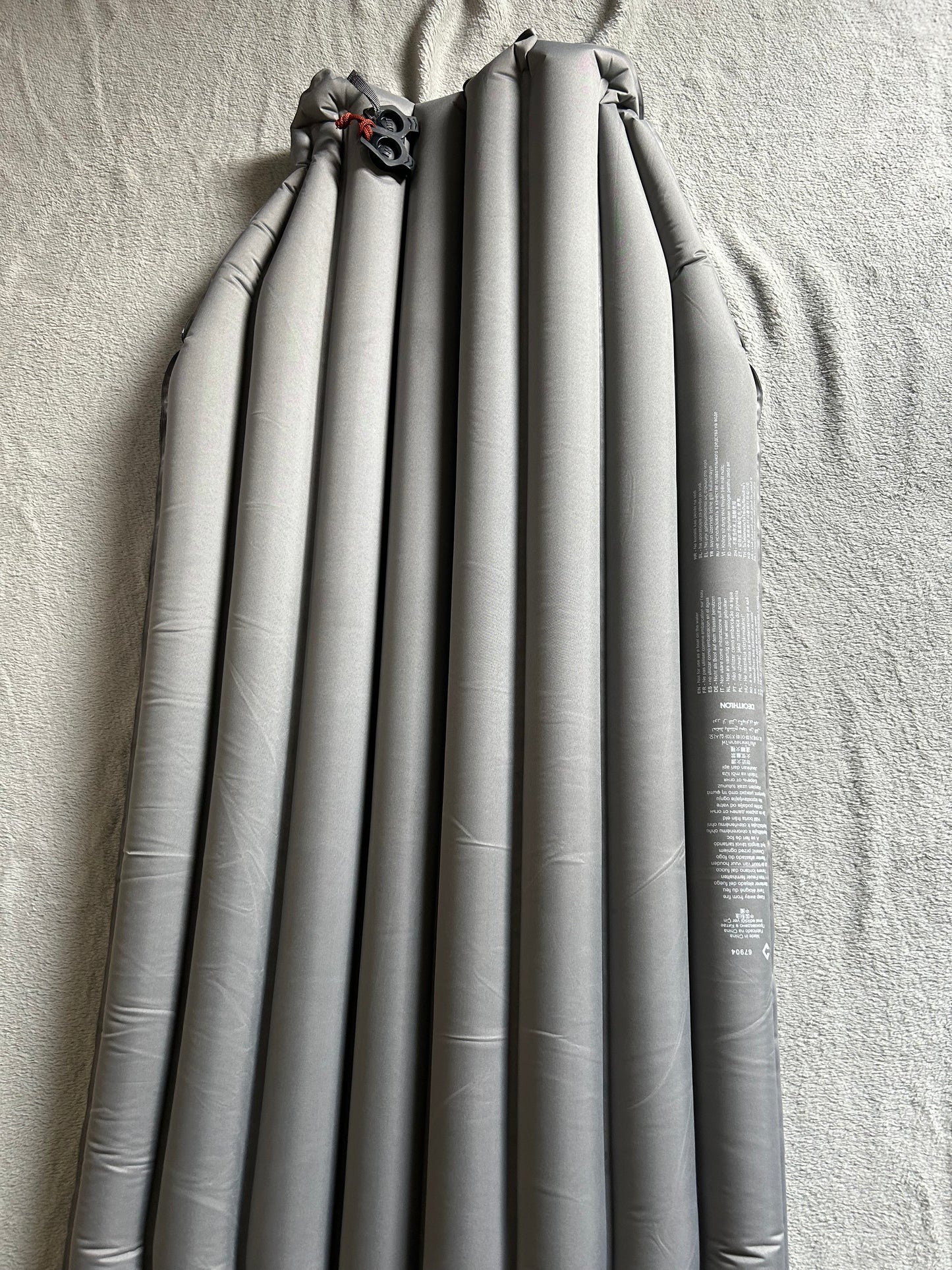 Location matelas gonflable forclaz.Taille L. ( 10 euros / week-end ).
