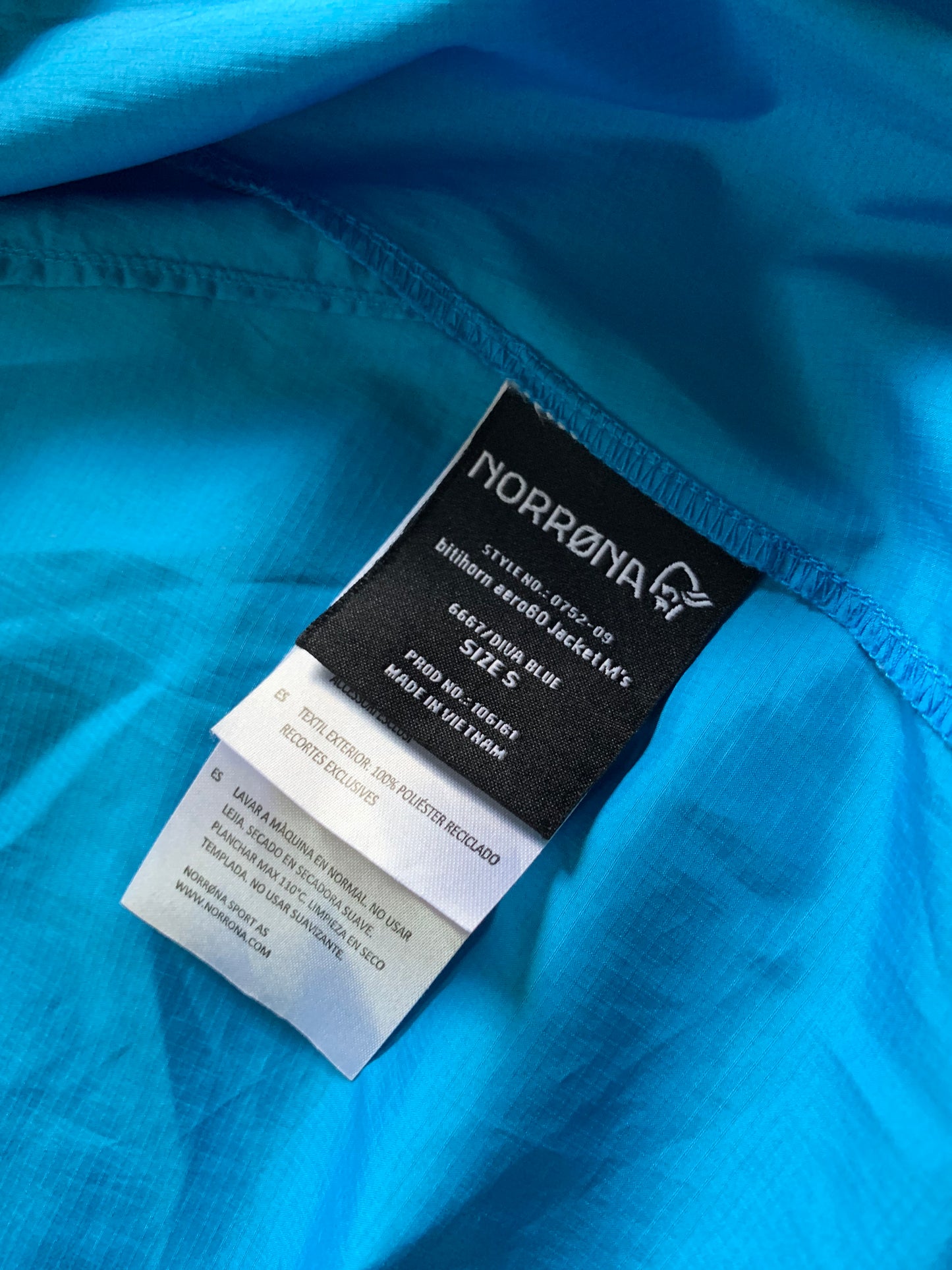 Veste coupe vent Norrona d’occasion pour hommes. Taille S.
