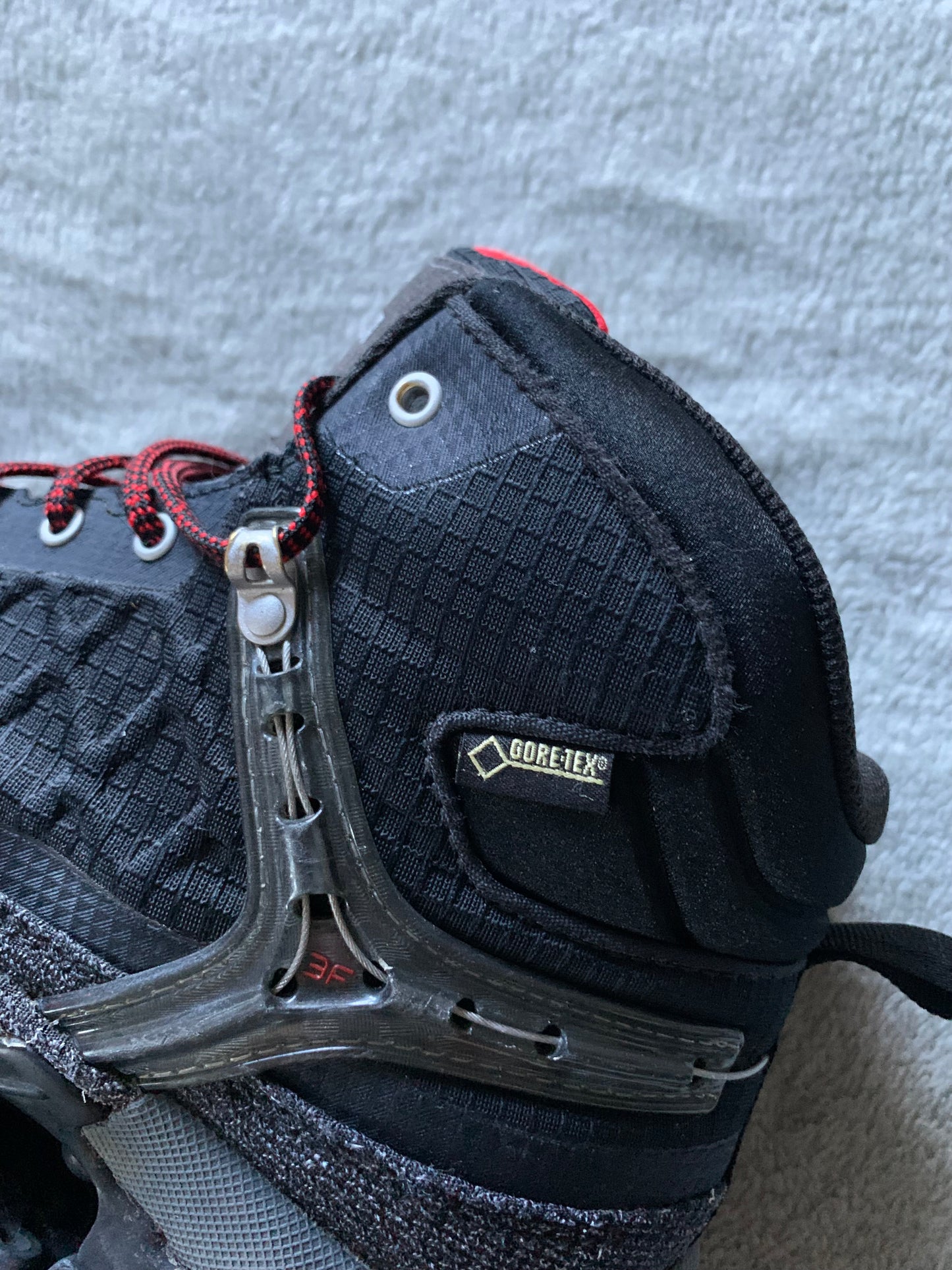 Chaussures de randonnée salewa gore tex d’occasion pour femmes. Taille 39