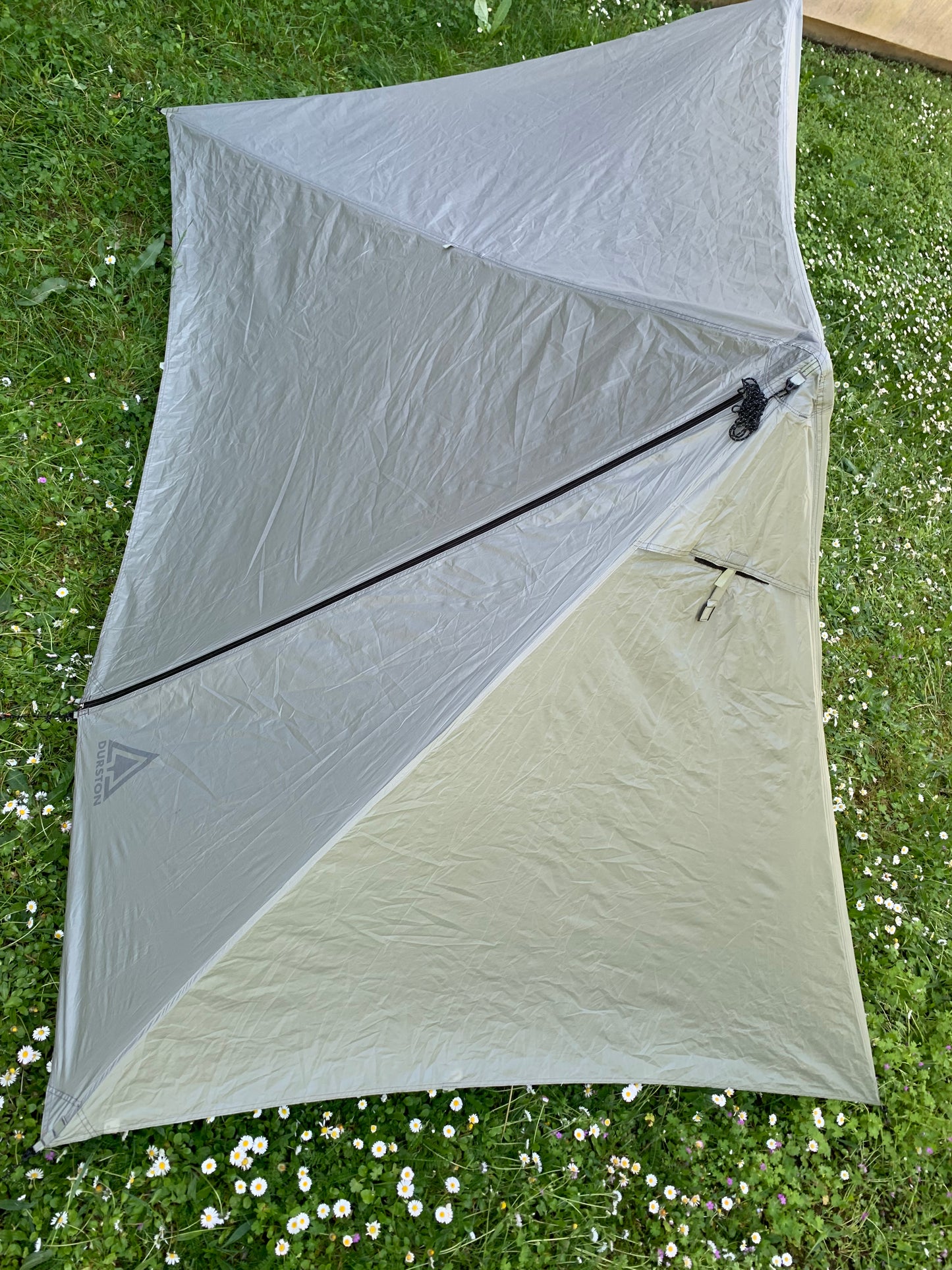 Location toile de tente de bivouac ultralight X-MID 1 personne. 795 grammes. ( 40 euros / week-end ).