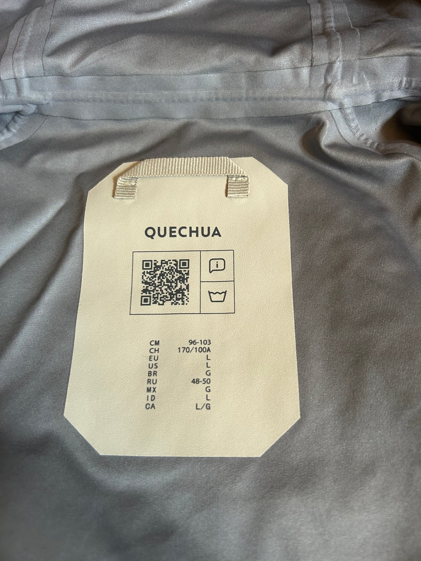 Veste imperméable quechua MH500 d’occasion pour femmes. Taille L.