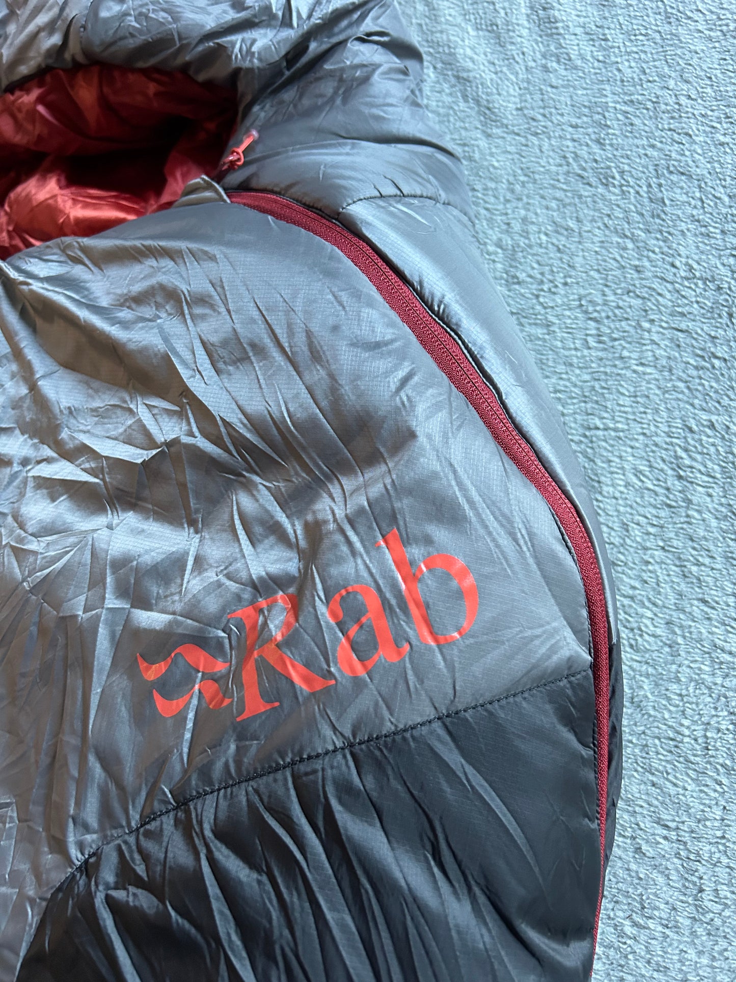 Location sac de couchage RAB solar 0 degrés. Taille XL. ( 20 euros / week-end ).