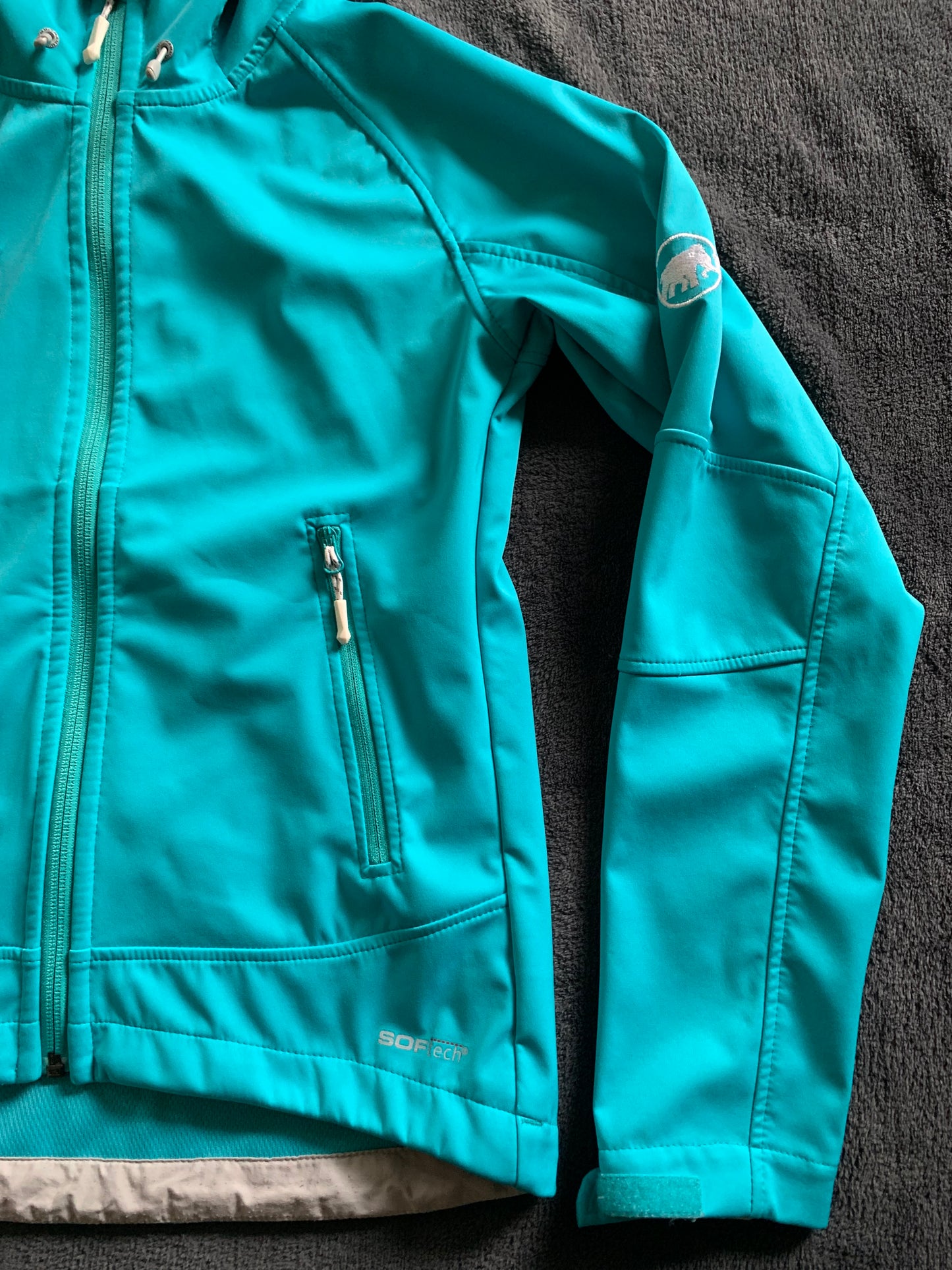 Veste Mammut d’occasion pour femmes. Taille XS.
