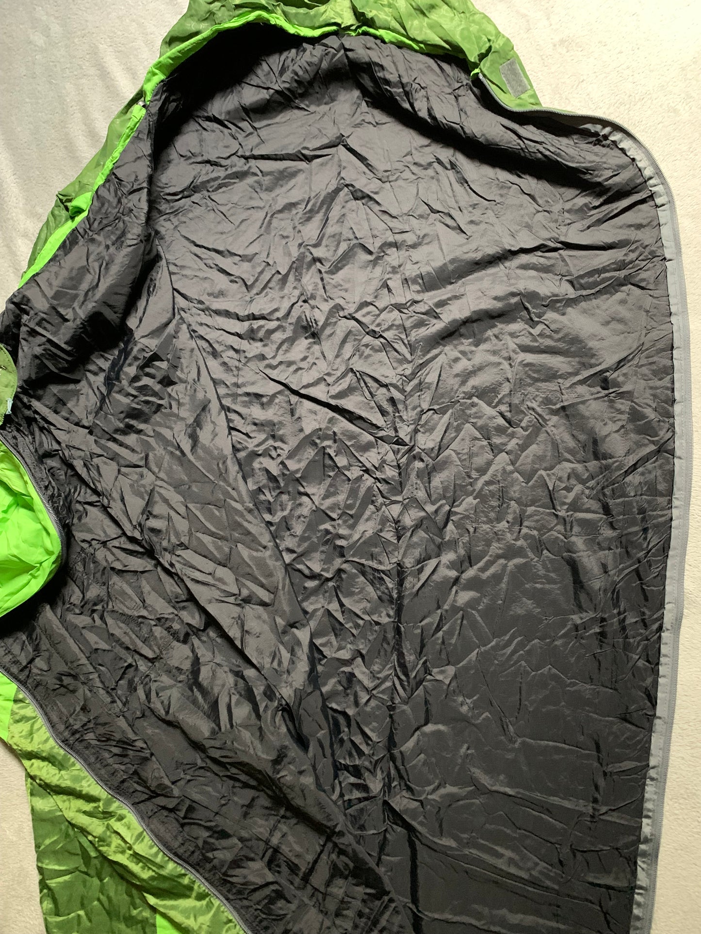 Sac de couchage quechua d’occasion 15 degrés. Taille XL
