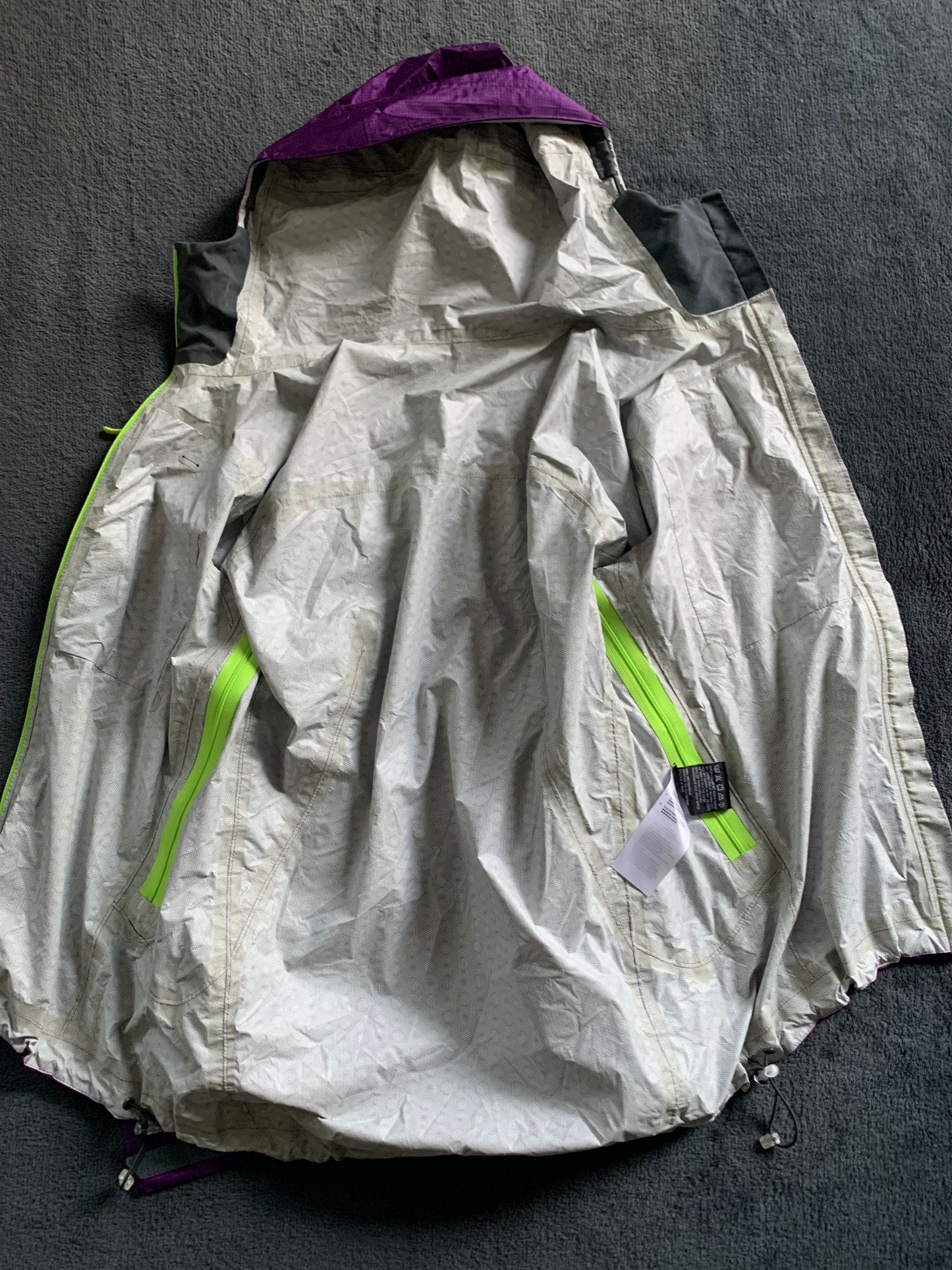 Veste imperméable Norrona d’occasion pour hommes. Taille S.