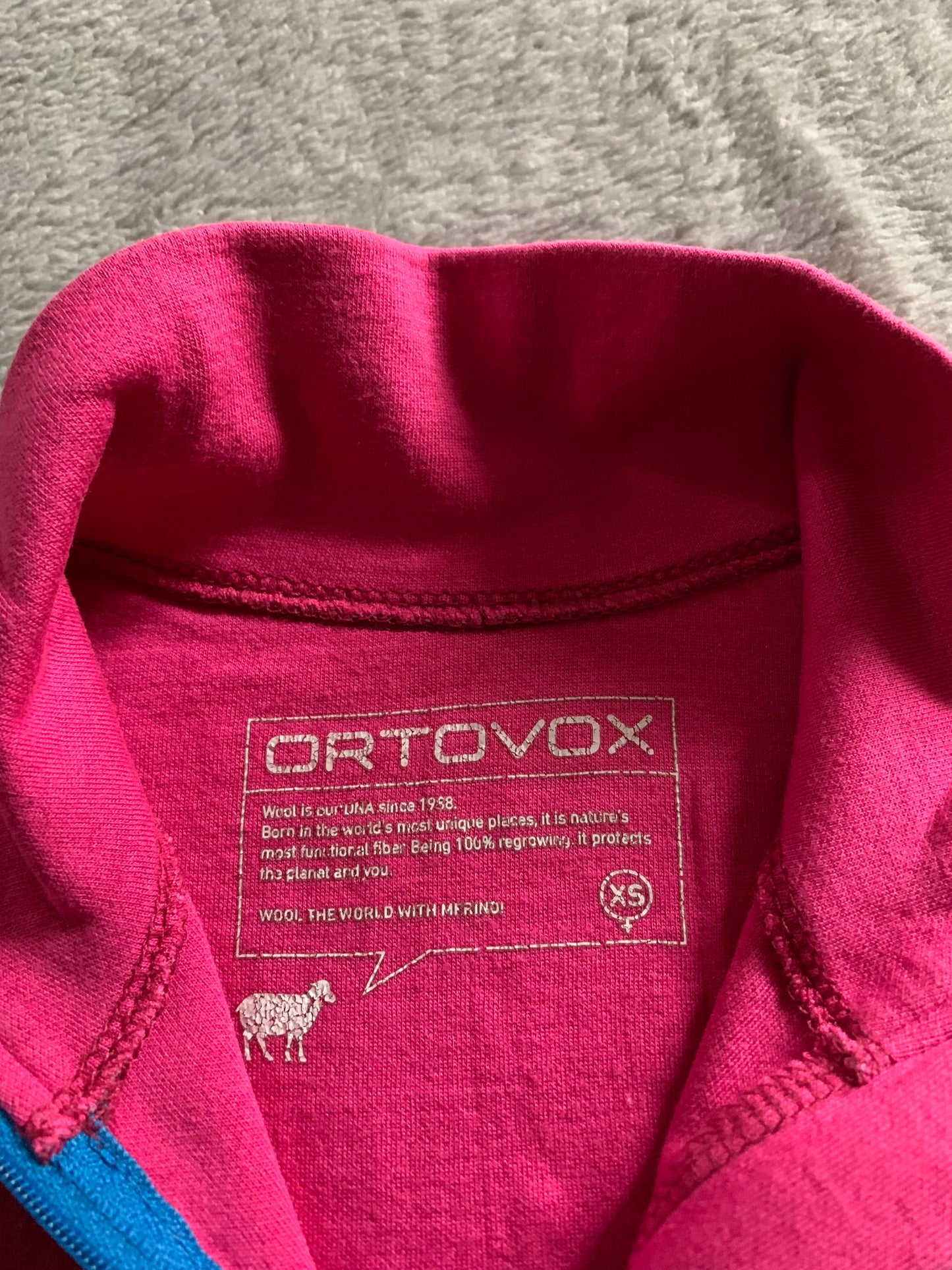 Haut thermique ortovox d’occasion pour femmes. Taille xs.