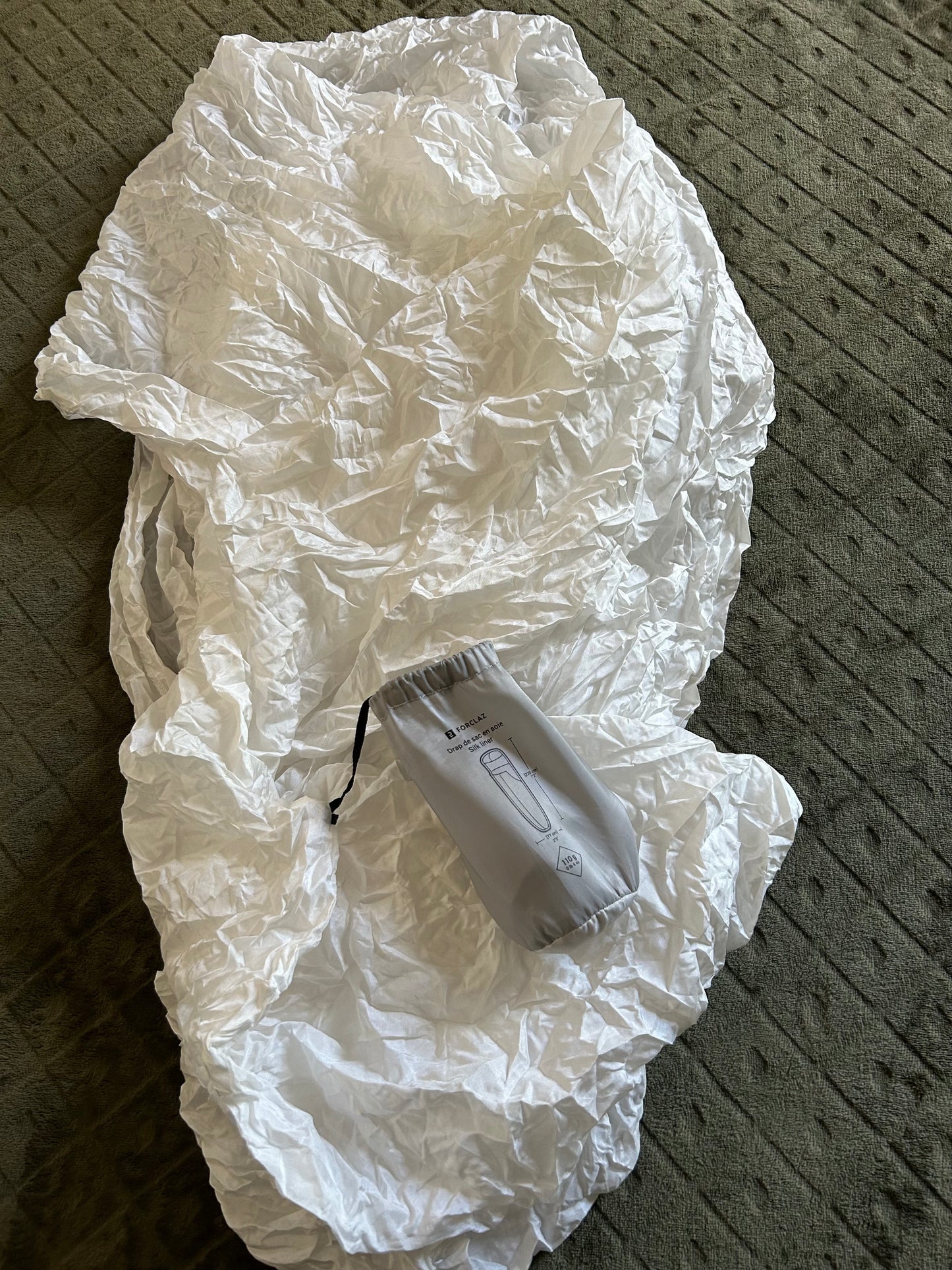 Location drap de sac en soie forclaz. ( 5 euros / week-end ).