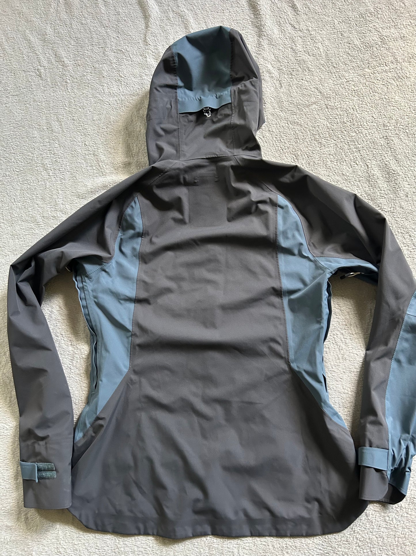Veste imperméable quechua d’occasion pour femmes. Taille S