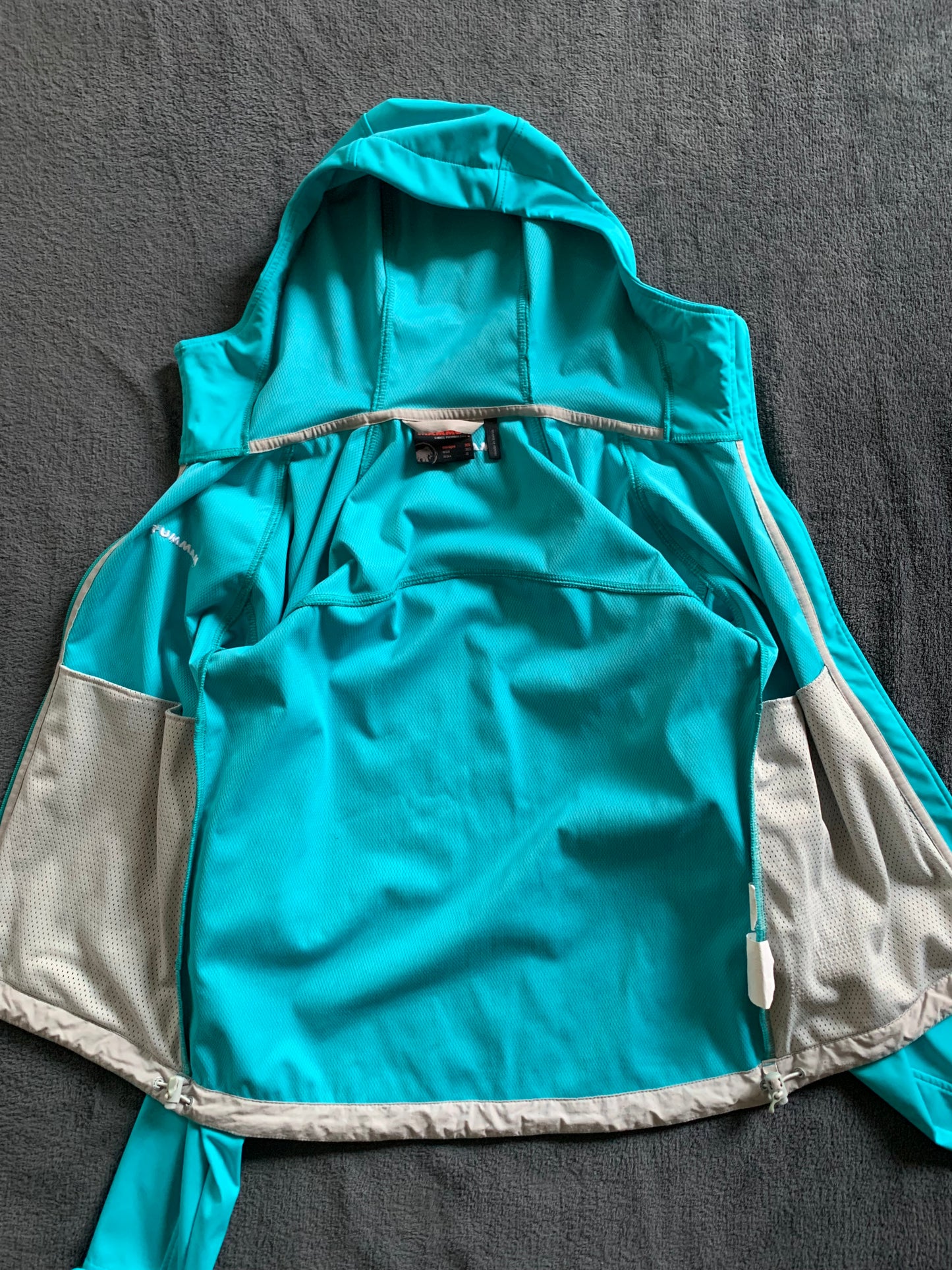 Veste Mammut d’occasion pour femmes. Taille XS.