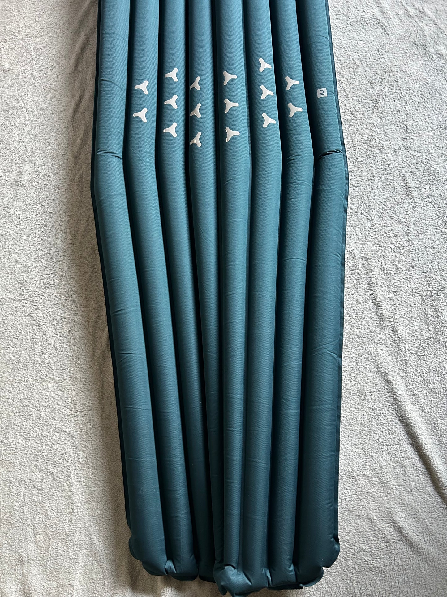 Location matelas gonflable forclaz.Taille L. ( 10 euros / week-end ).
