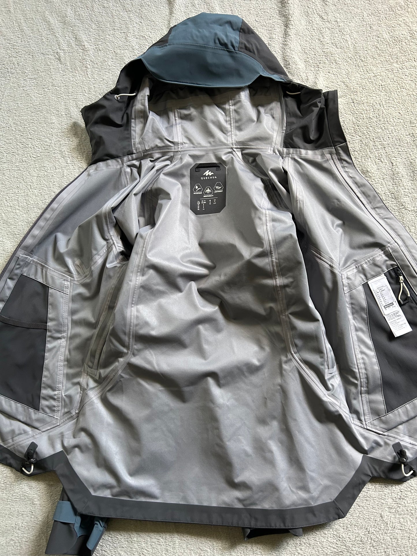 Veste imperméable quechua d’occasion pour femmes. Taille S