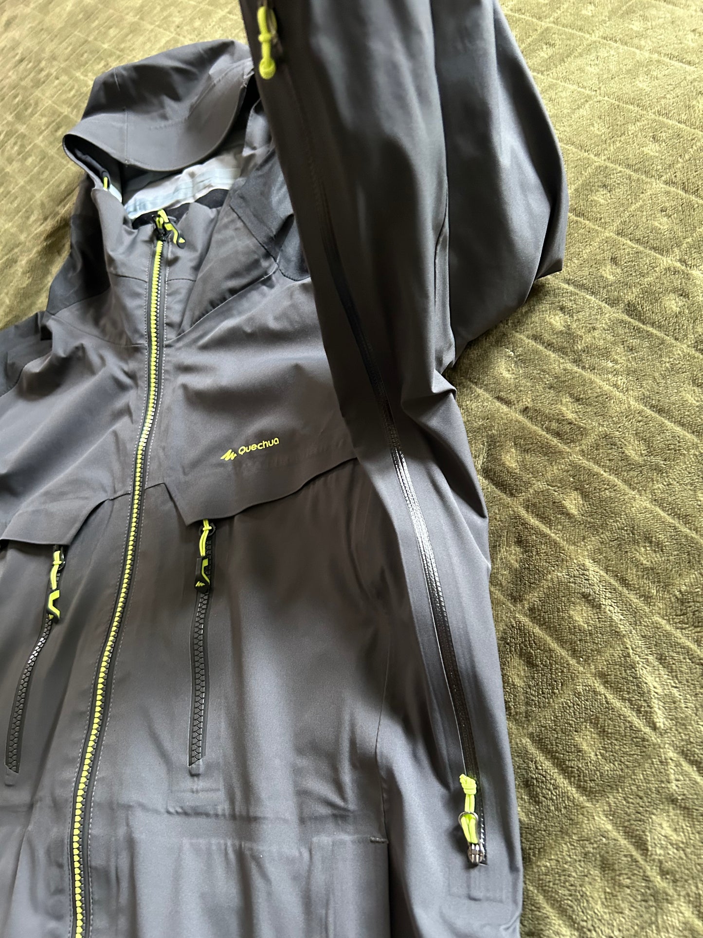 Veste imperméable quechua MH900 d’occasion pour hommes. Taille M