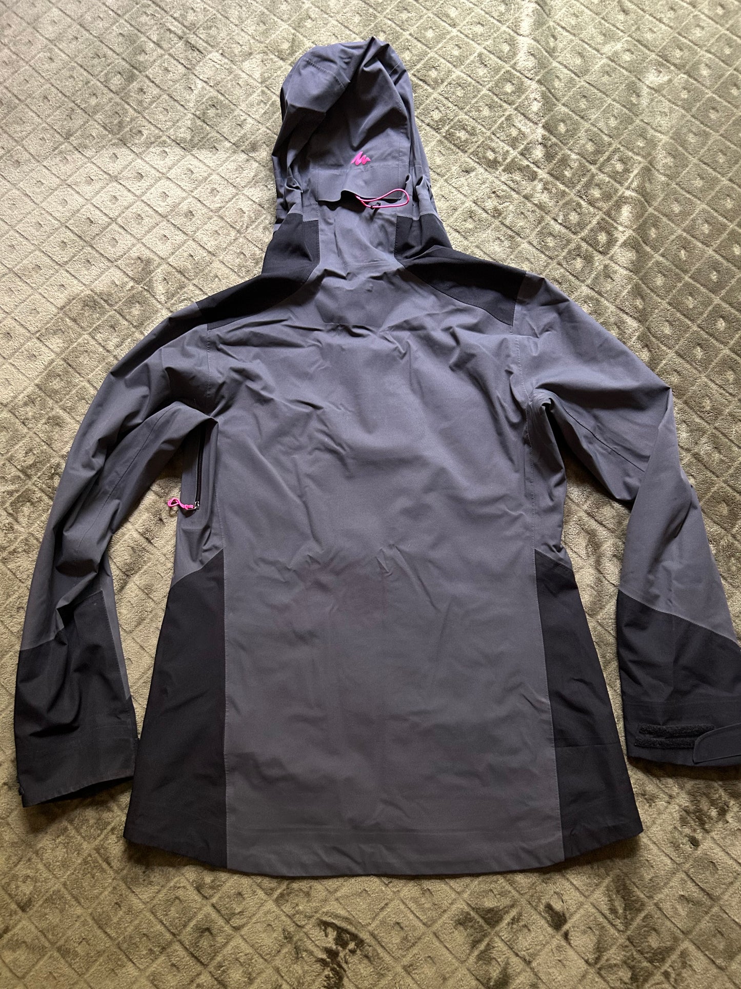 Veste imperméable quechua MH900 d’occasion pour femmes. Taille M