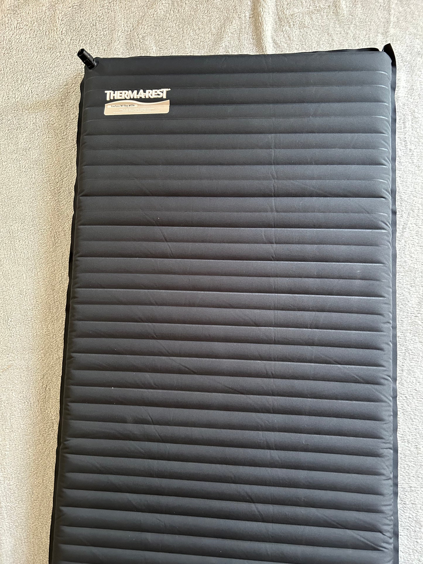 Location matelas gonflable Thermarest neoair Venture. R value 2,2. ( 15 euros / week-end ).