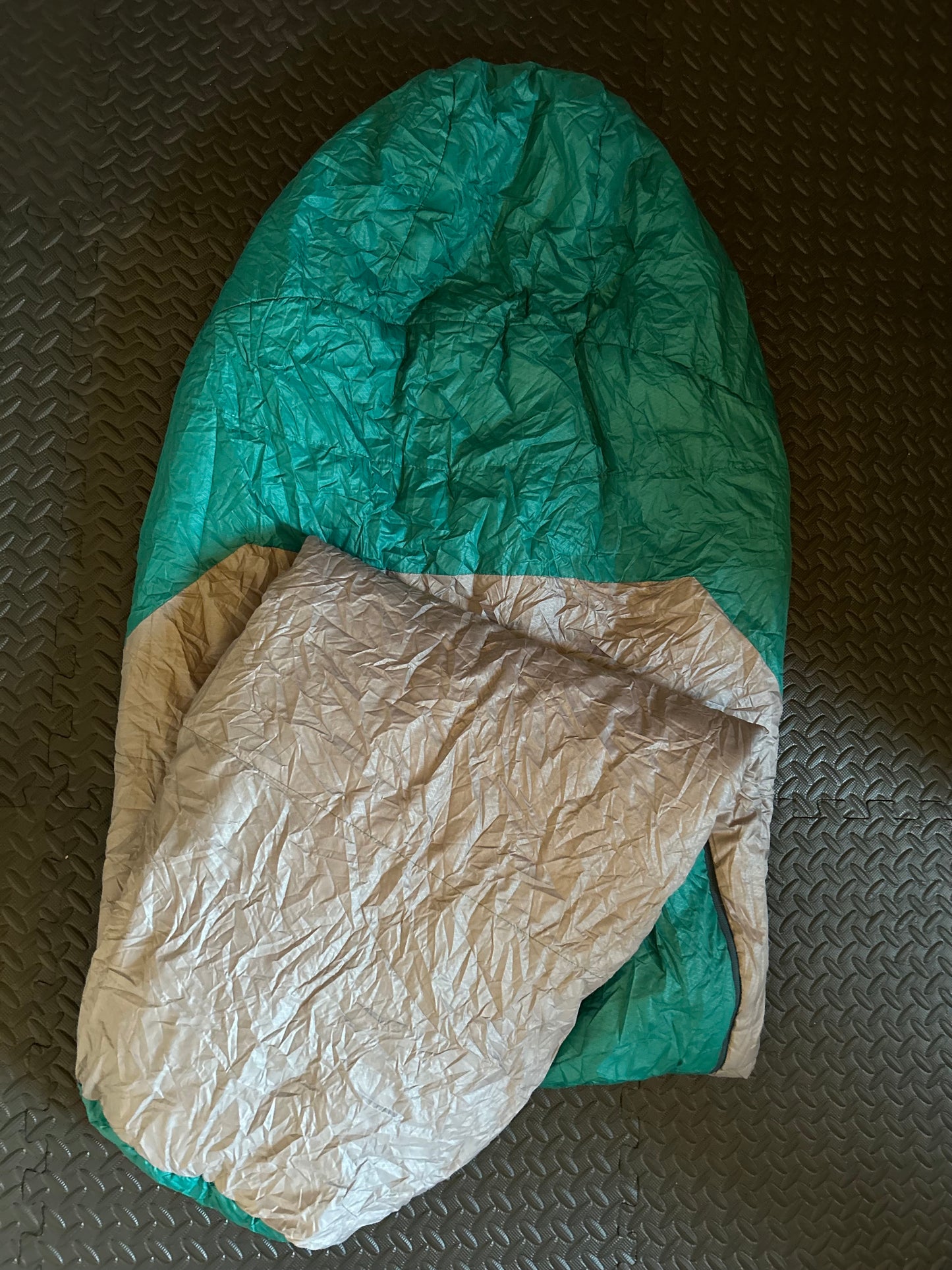 Sac de couchage forclaz d’occasion 10 degrés. Taille XL
